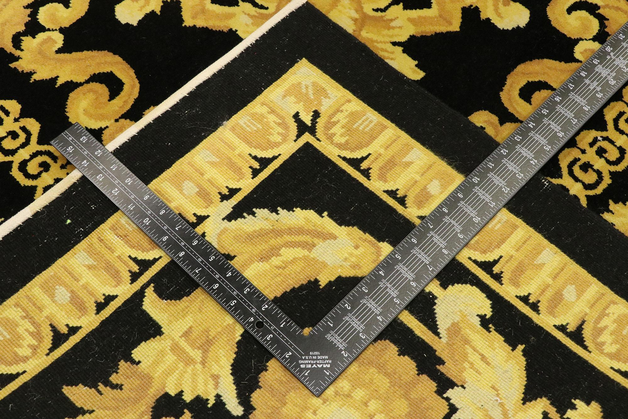 Indischer Vintage-Teppich im Barockstil von Versace (Handgeknüpft) im Angebot
