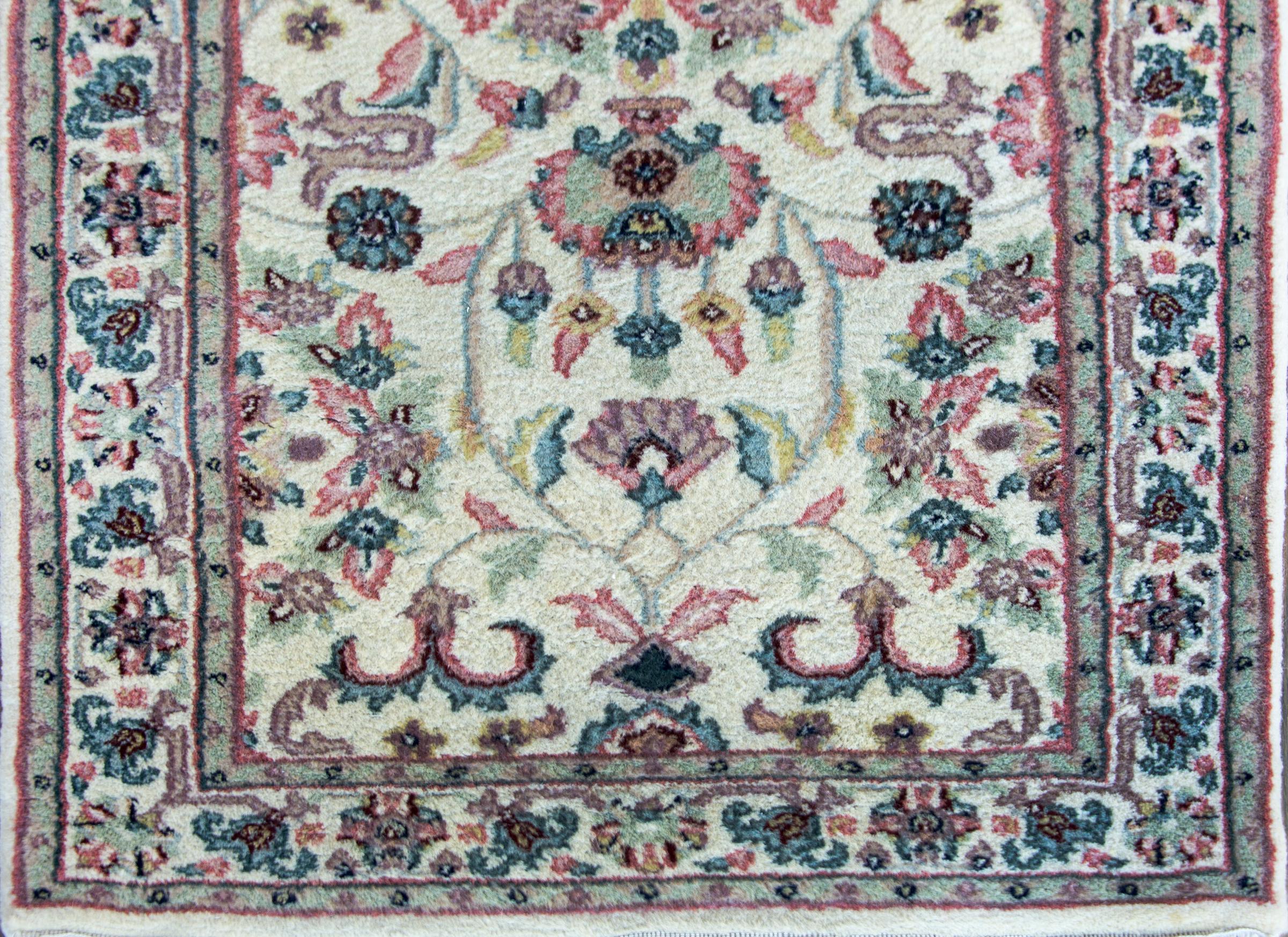 20ième siècle Tapis de couloir indien vintage en vente