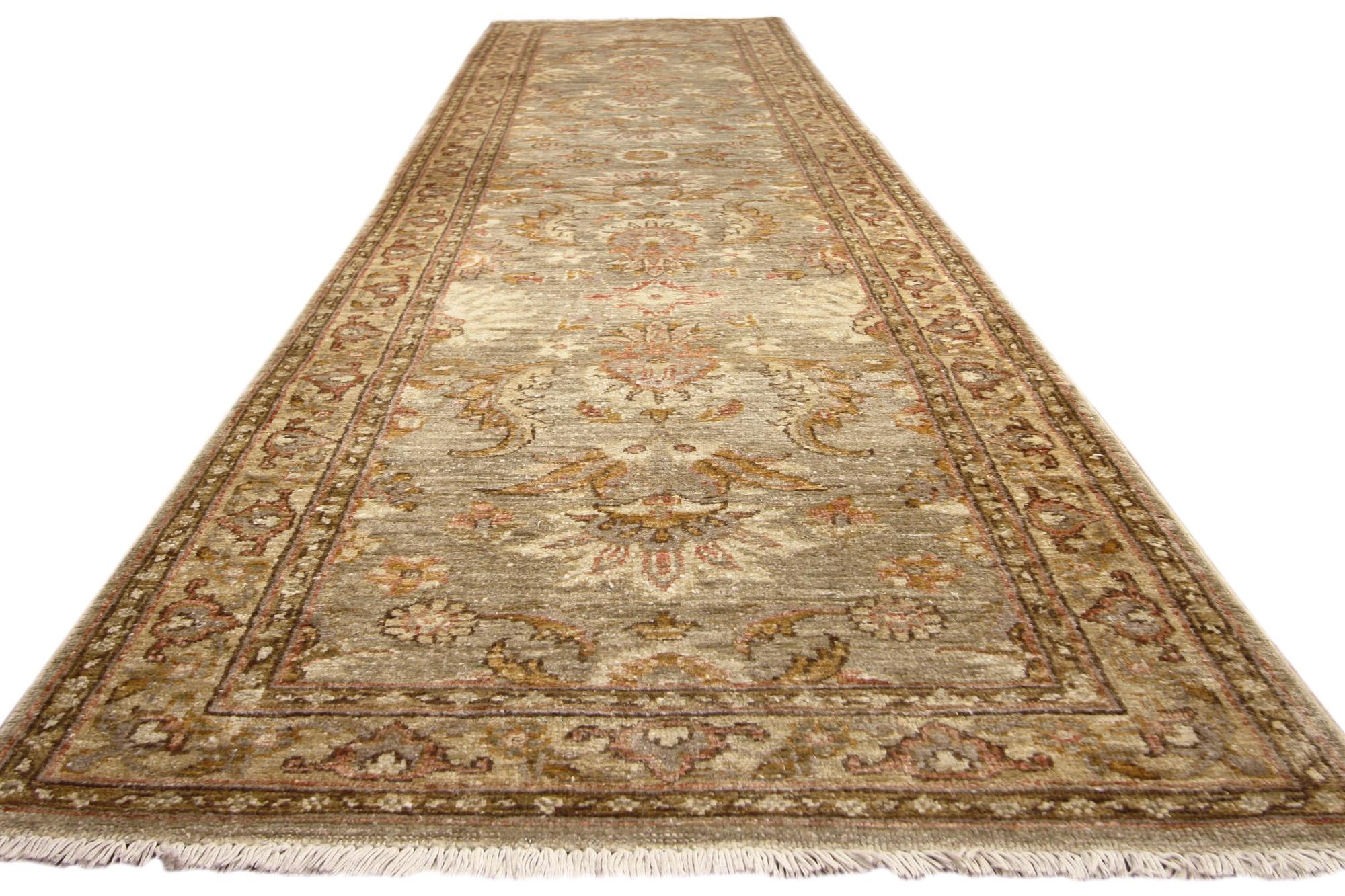 Hand-Knotted Vintage Indian Sultanabad Carpet with Traditional Style For Sale