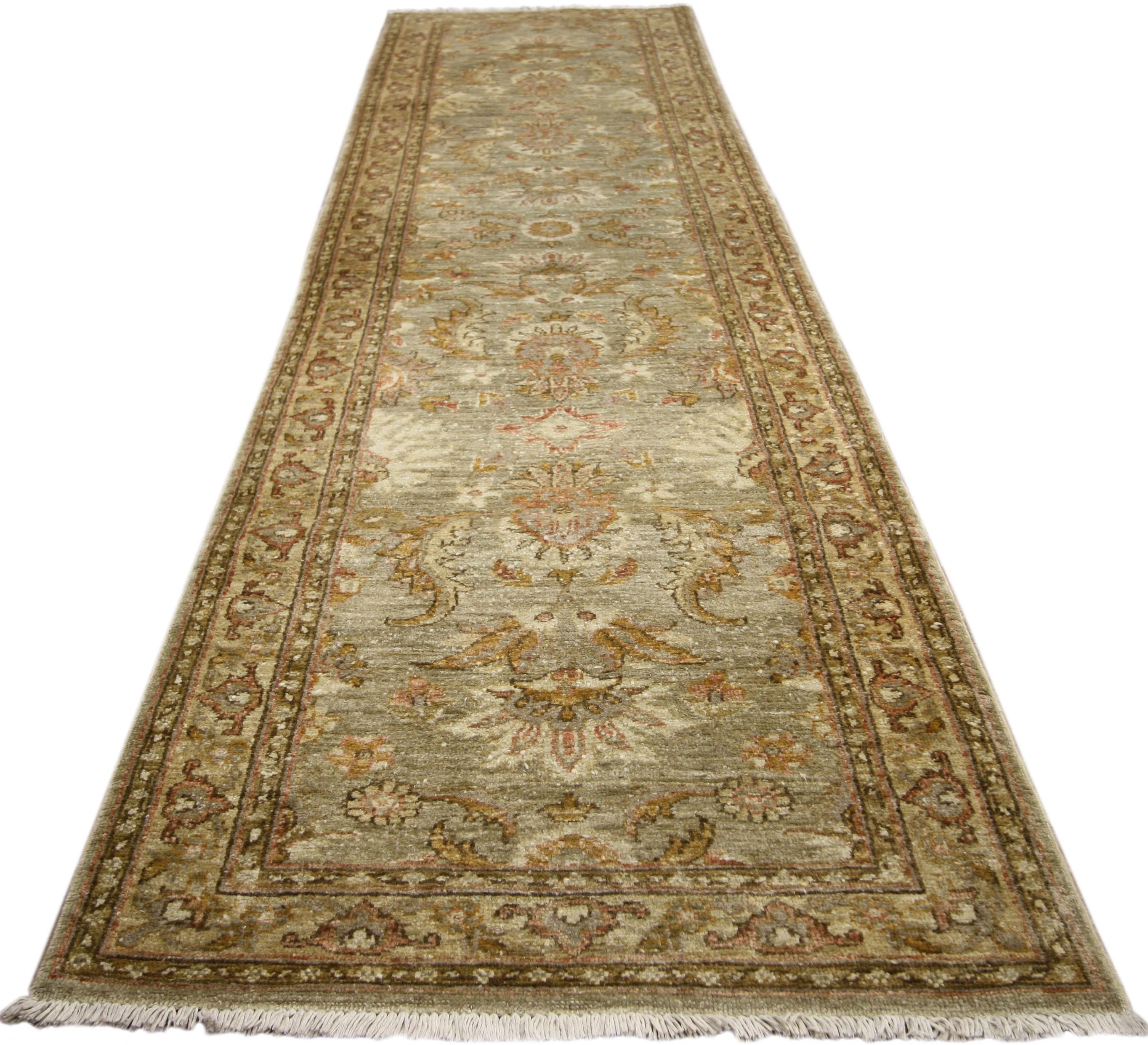 Vintage Indian Runner with Transitional Style, Hallway Runner In Good Condition For Sale In Dallas, TX