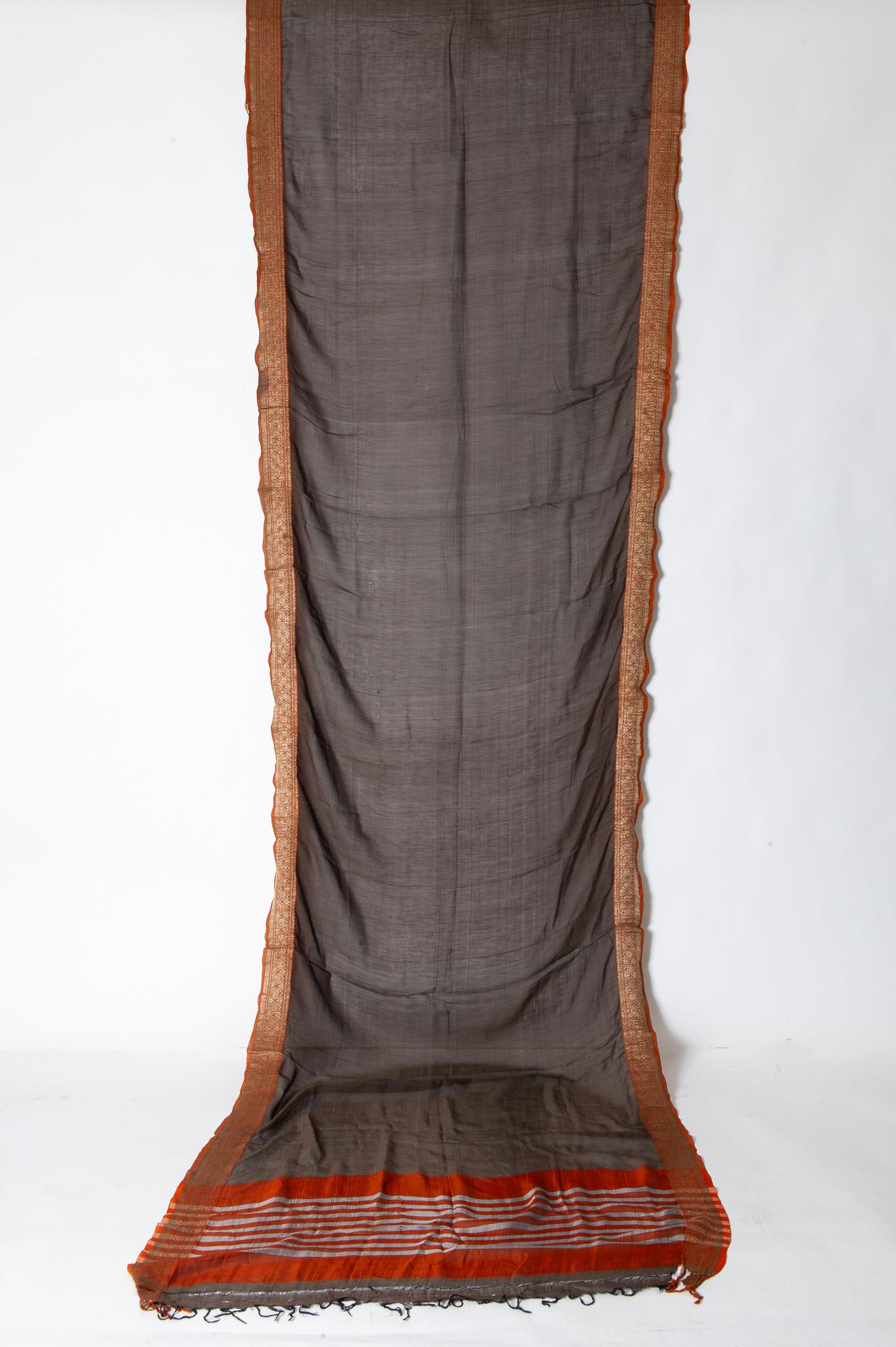 Vintage Indian Sari: brown color with a brick red and gold border-
New idea for an evening dress or. for unusual curtains in bedroom .  Price is very low, therefore (if possible) I advice You to order almost two ones (for shipping cost). I'm closing