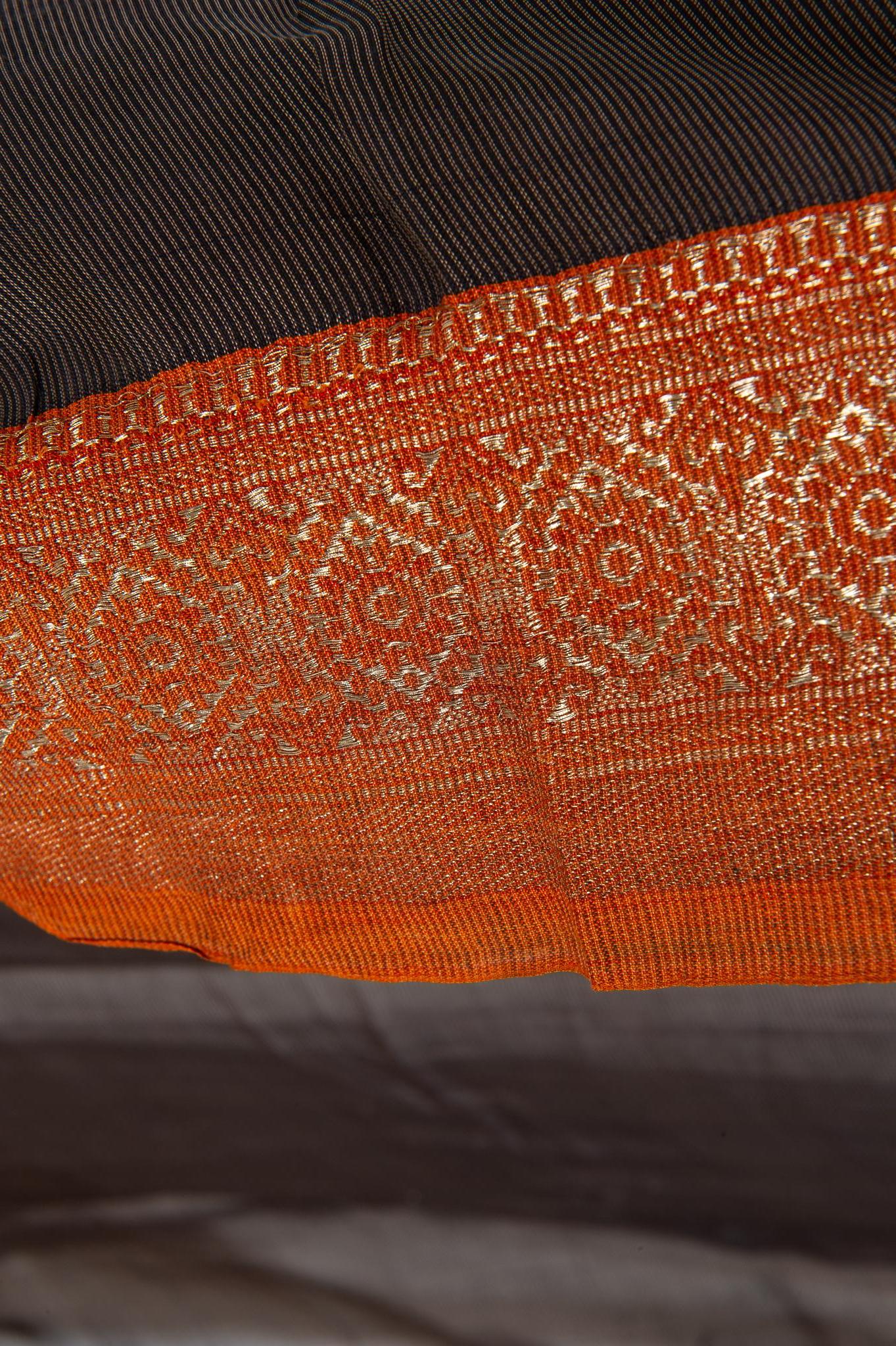  Indian Sari Brown Color, Brik Red and Gold Border, also Evening Summer Dress In Good Condition For Sale In Alessandria, Piemonte