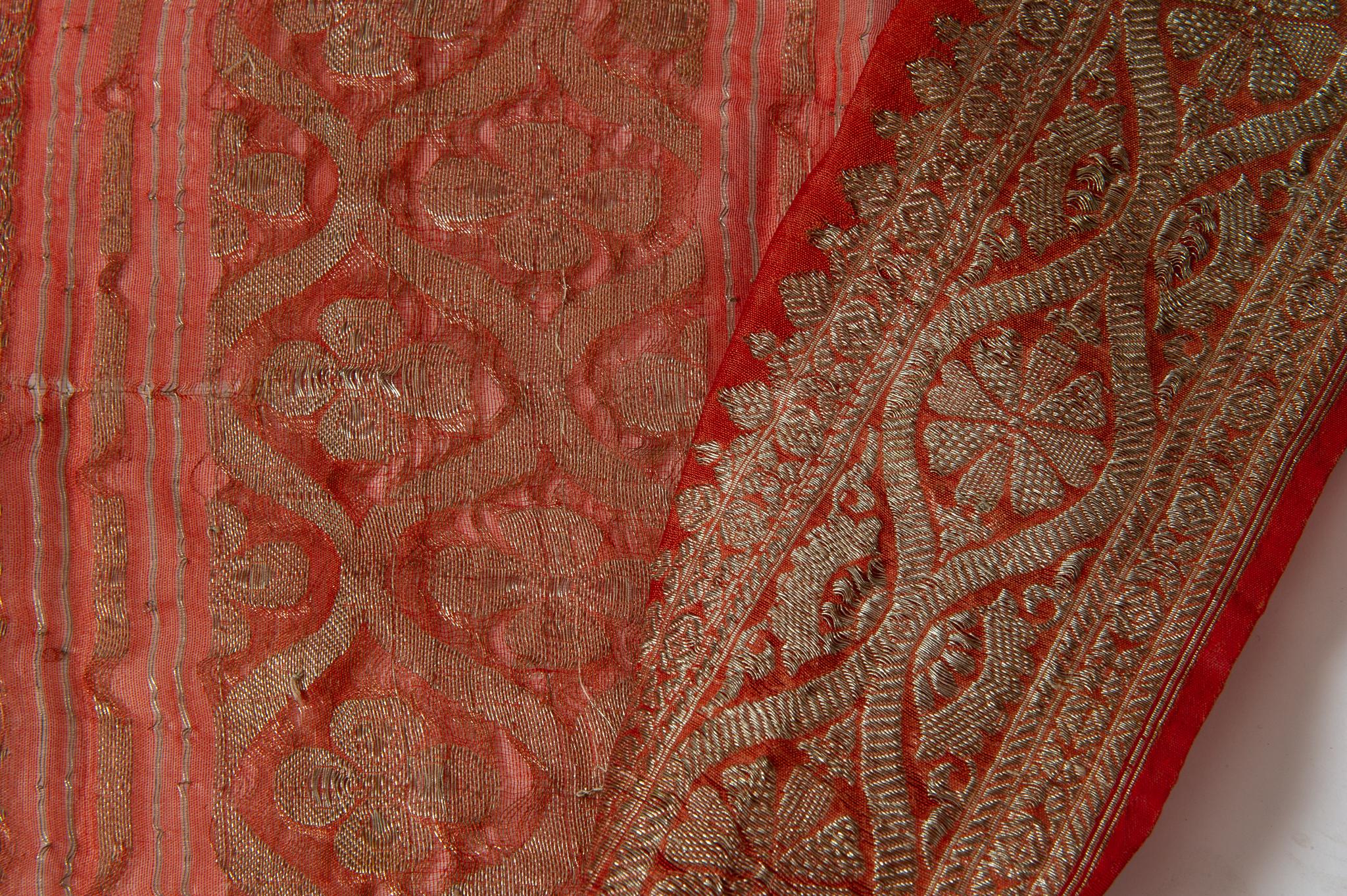  Sari indien couleur corail Nouvelle idée de rideaux inhabituels aussi en vente 2