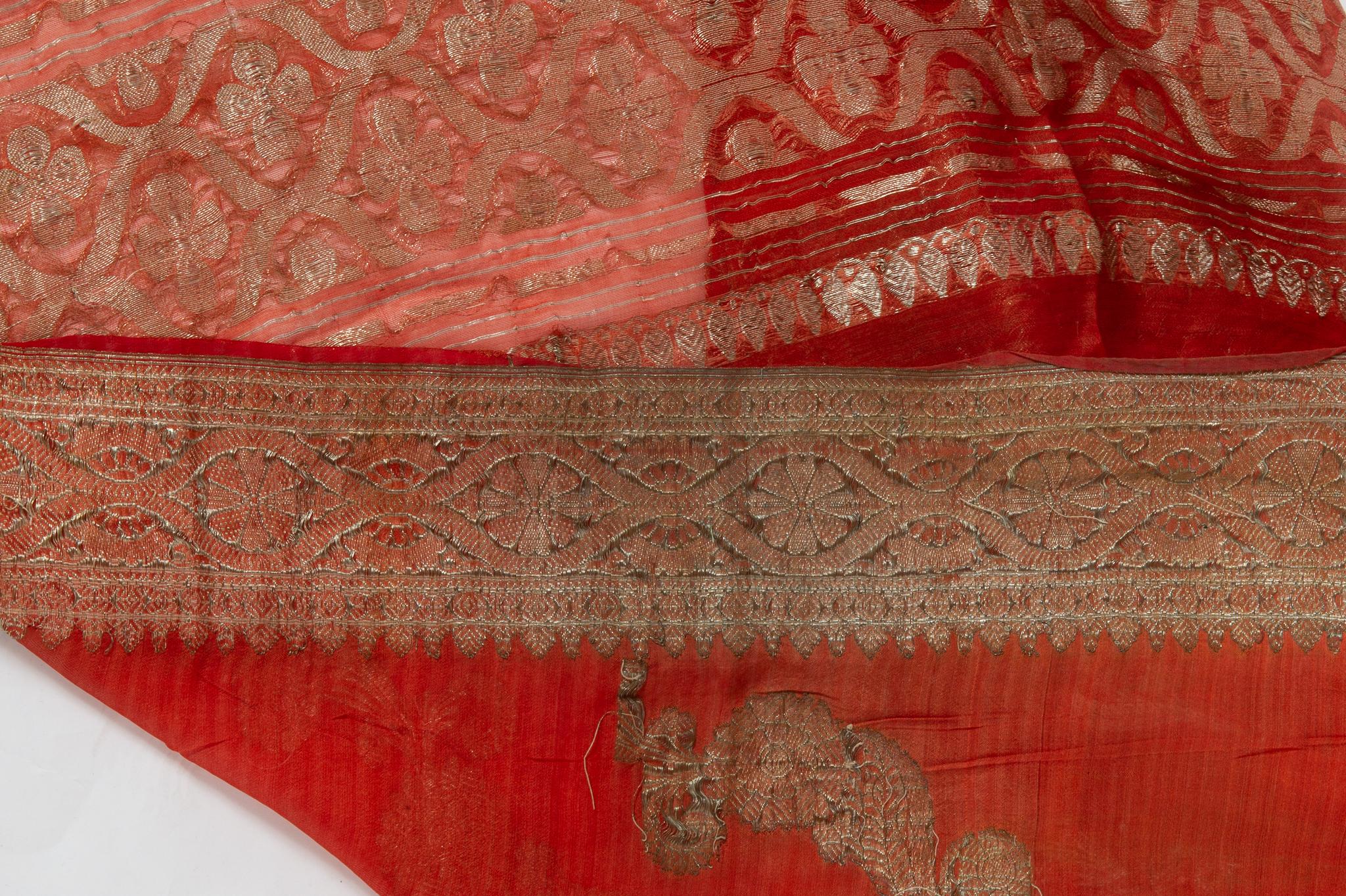  Sari indien couleur corail Nouvelle idée de rideaux inhabituels aussi en vente 3