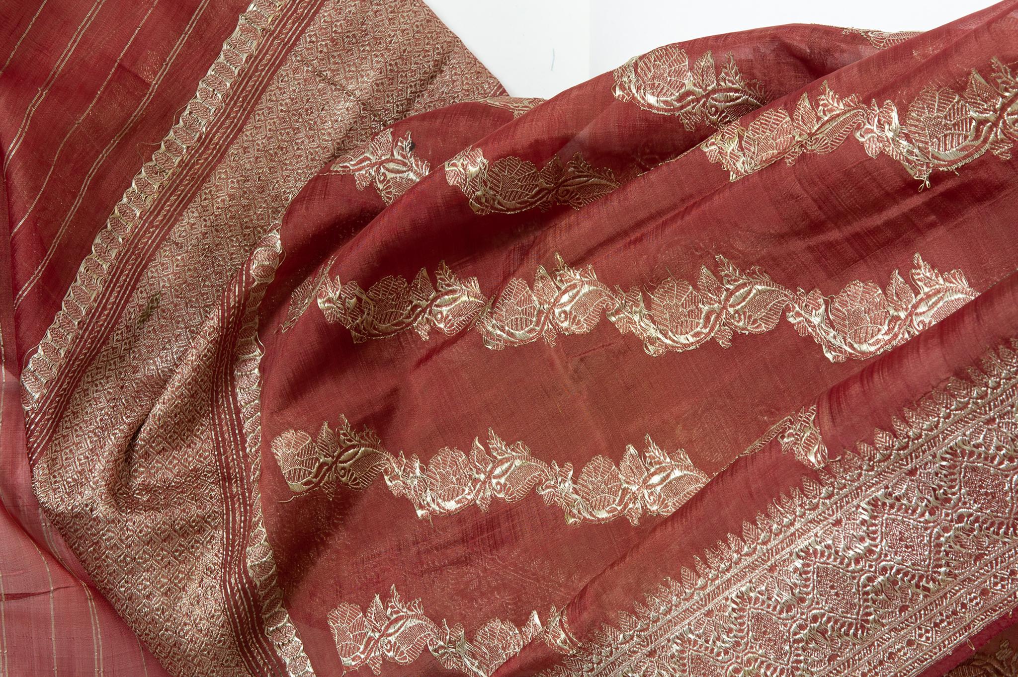 Indisches Sari Mauve Vintage-Kleid in Farbe für Vorhänge oder Abendkleid (Bestickt) im Angebot