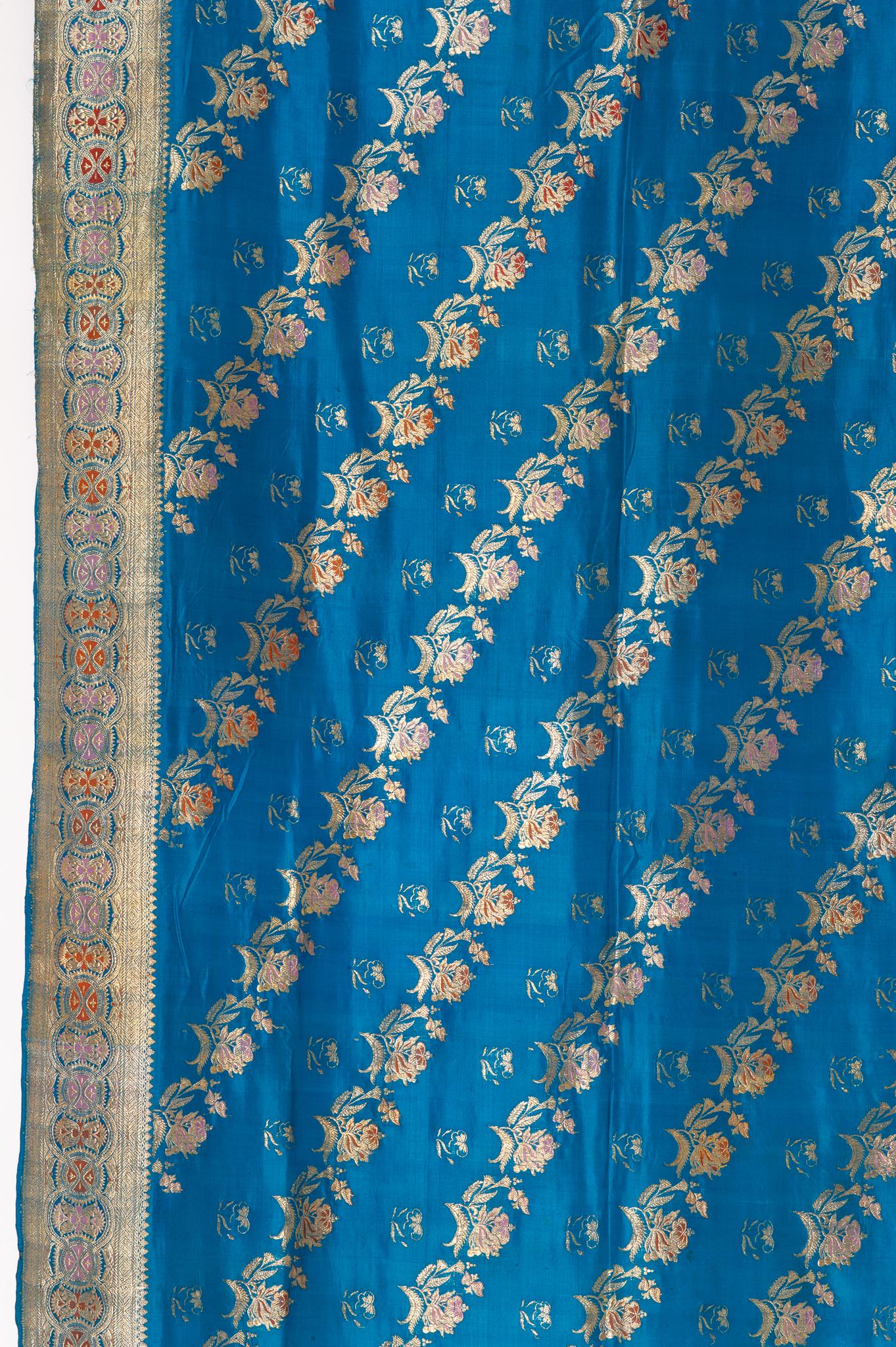  Turquoise Sari indienne avec un riche dessin floral, pour rideau en vente 9
