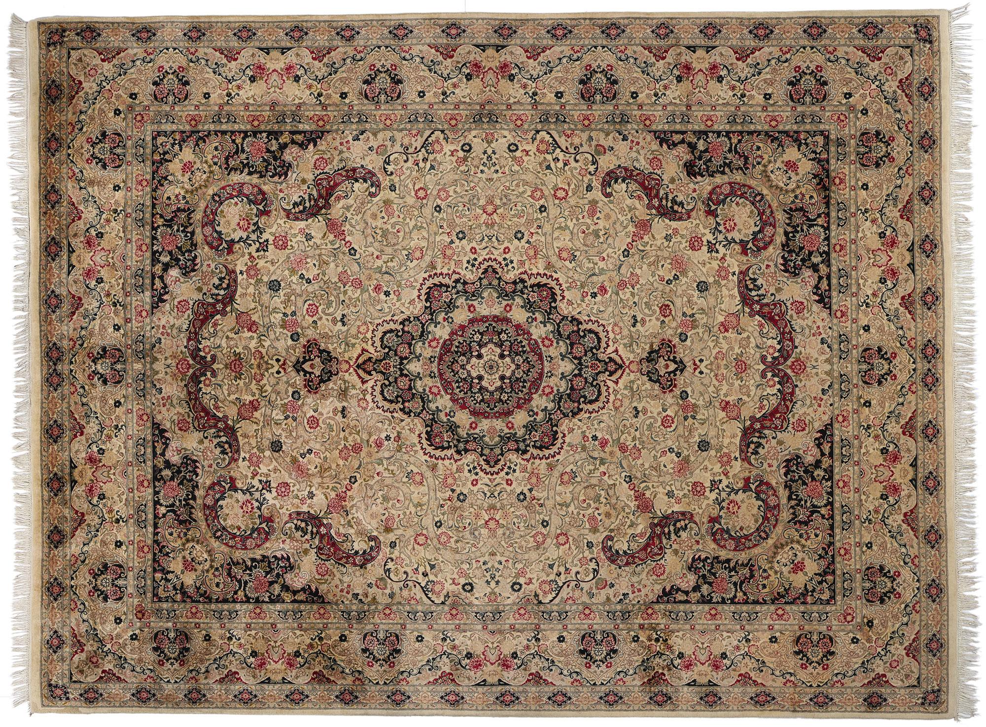 Indischer Savonnerie-Teppich im Vintage-Stil, zeitlose Eleganz trifft auf das Erbe der Renaissance im Angebot 4