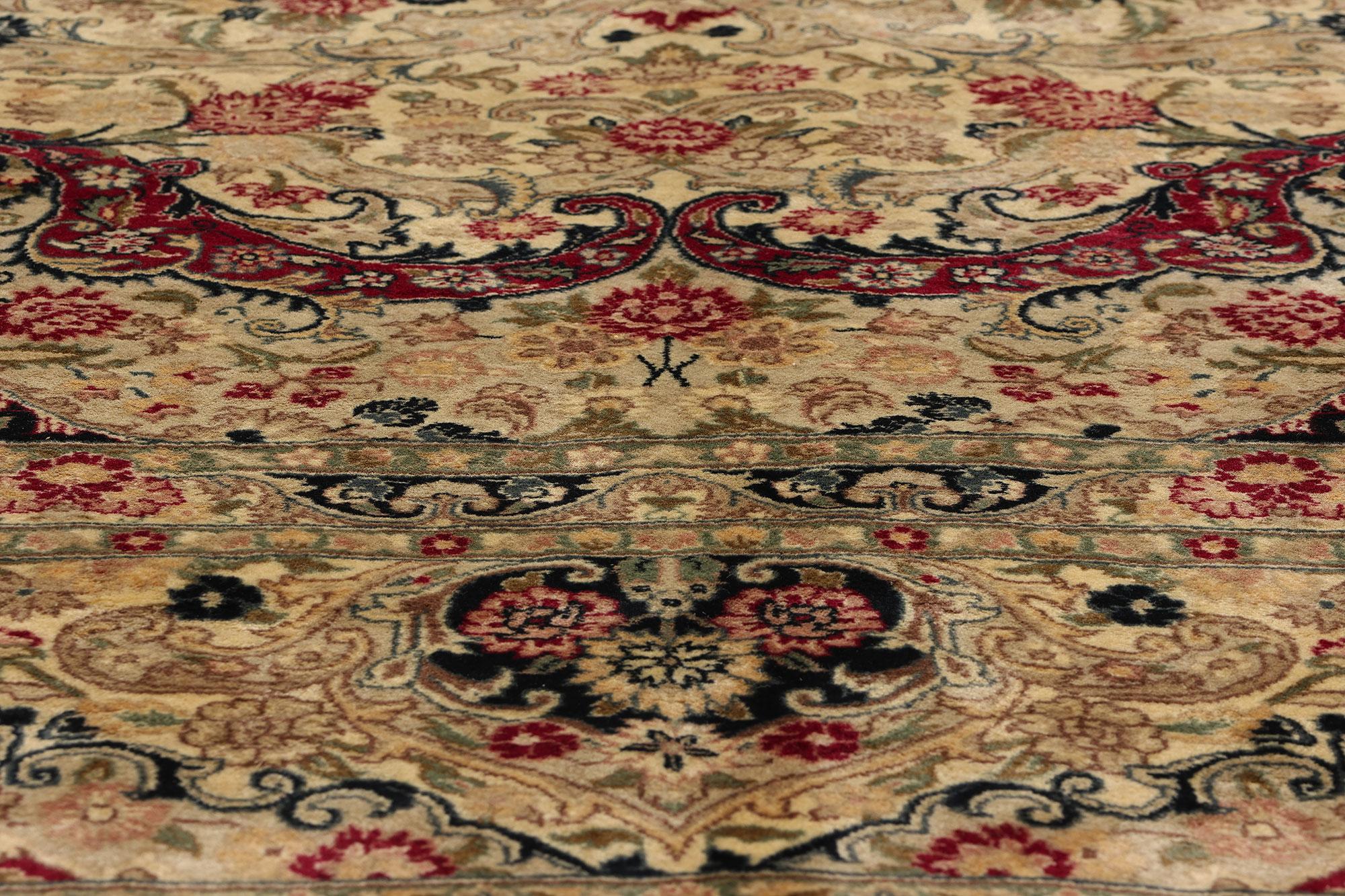Indischer Savonnerie-Teppich im Vintage-Stil, zeitlose Eleganz trifft auf das Erbe der Renaissance (20. Jahrhundert) im Angebot