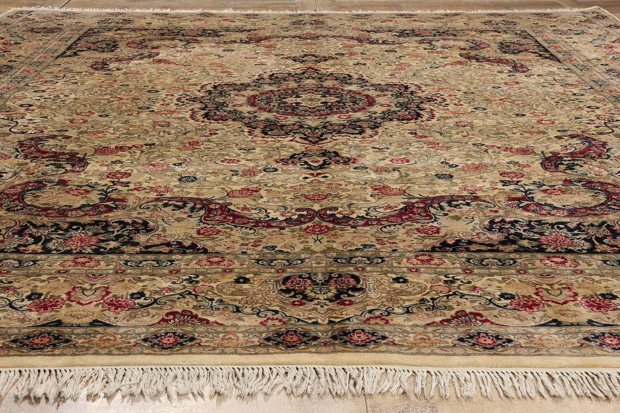 Indischer Savonnerie-Teppich im Vintage-Stil, zeitlose Eleganz trifft auf das Erbe der Renaissance im Angebot 2