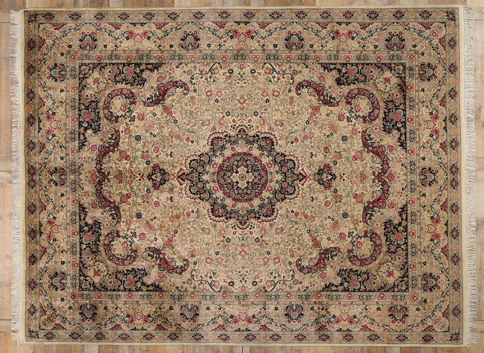 Indischer Savonnerie-Teppich im Vintage-Stil, zeitlose Eleganz trifft auf das Erbe der Renaissance im Angebot 3