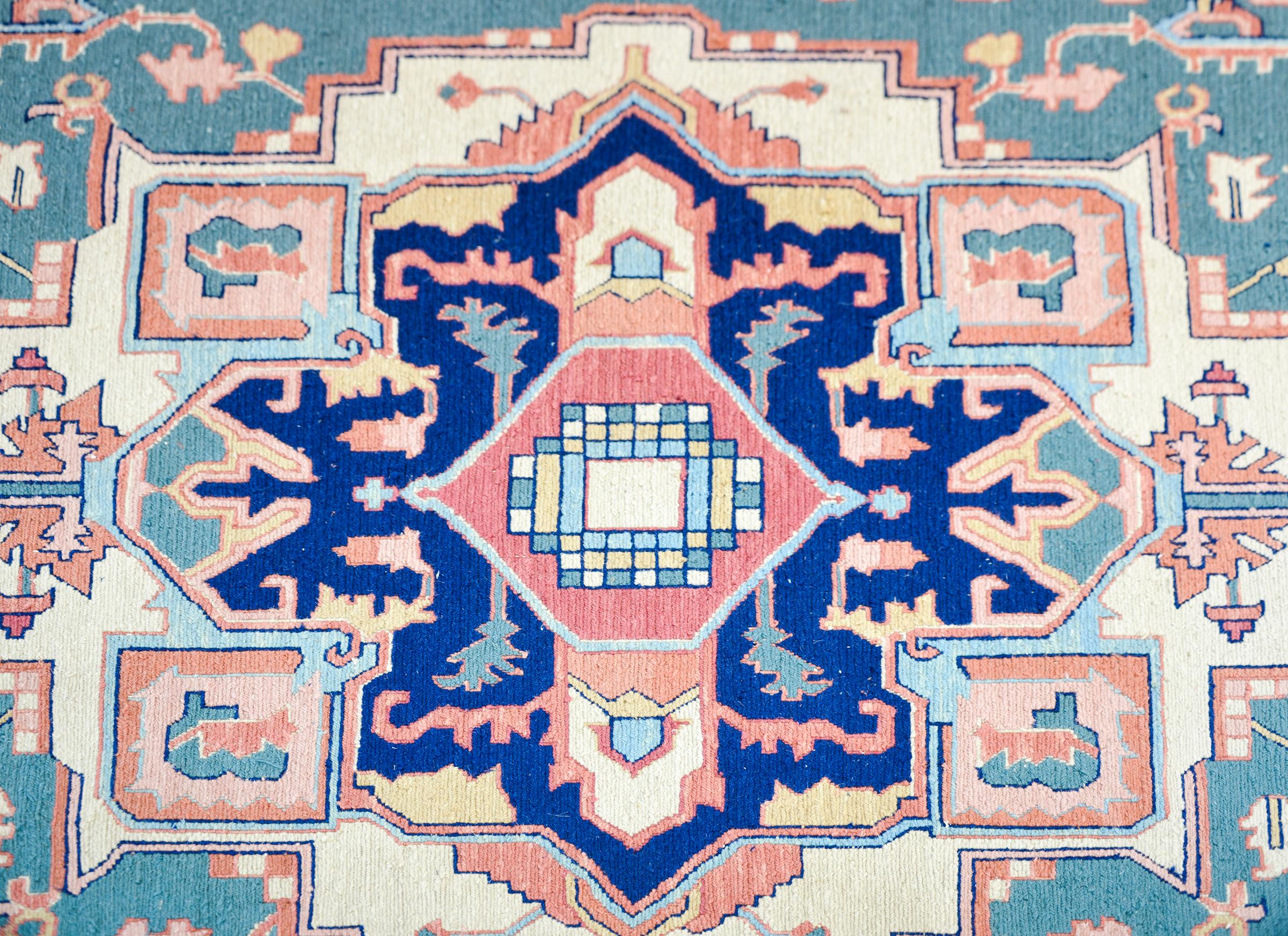 Indischer Serapi-Teppich im Vintage-Stil (Handgewebt) im Angebot