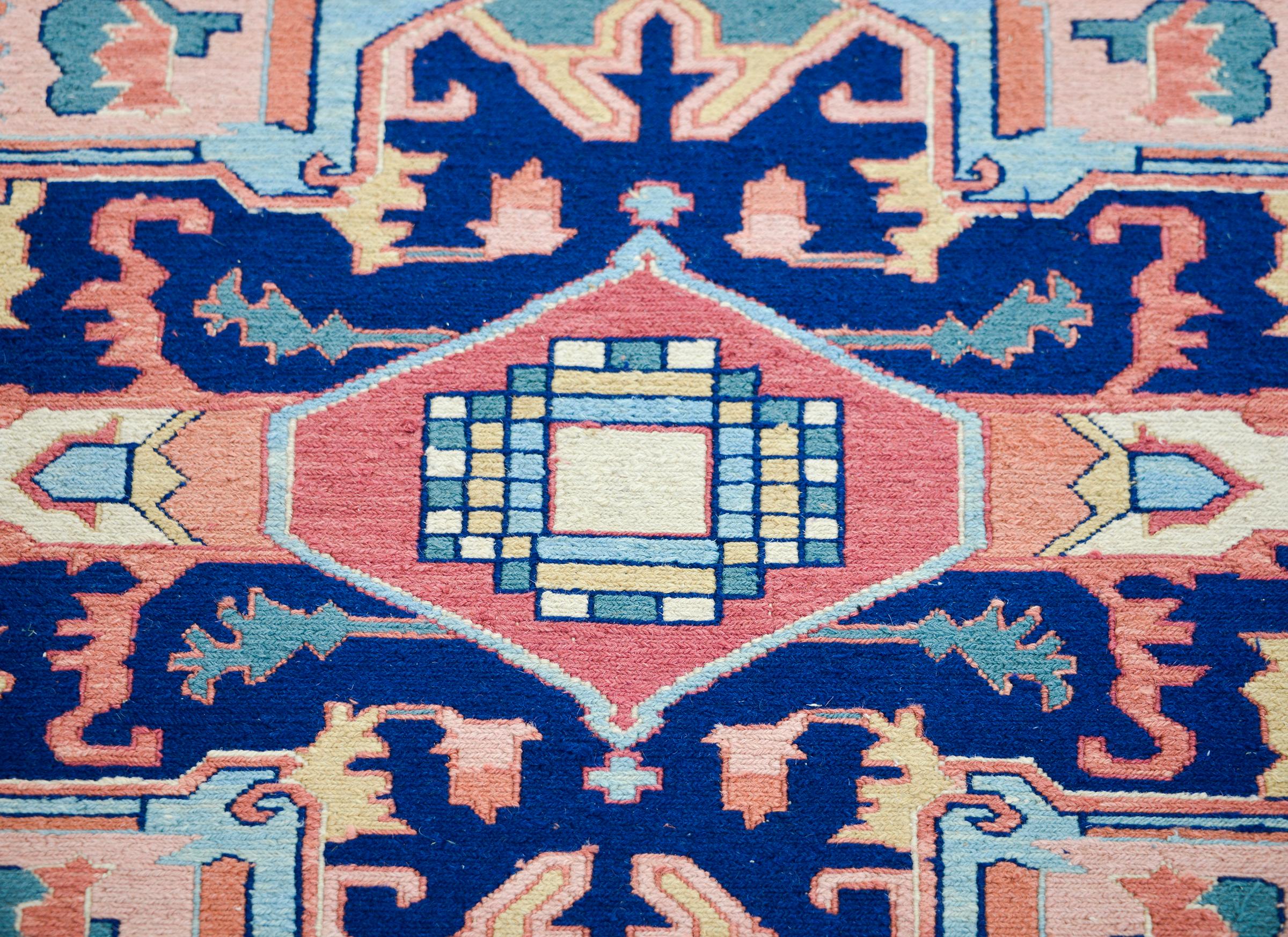 Indischer Serapi-Teppich im Vintage-Stil im Zustand „Gut“ im Angebot in Chicago, IL