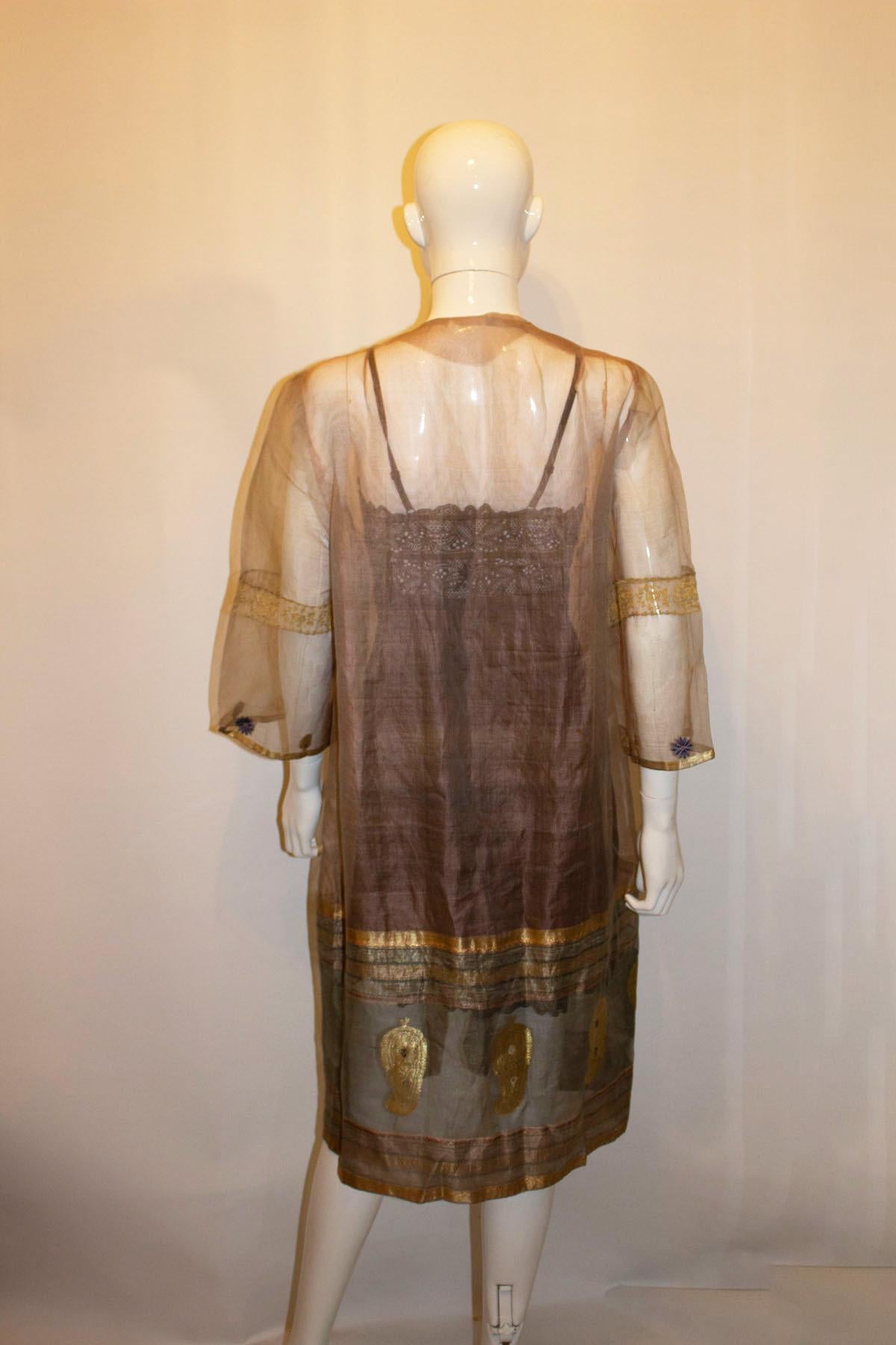 Indischer Seiden-Organza-Staubmantel im Vintage-Look  Damen im Angebot