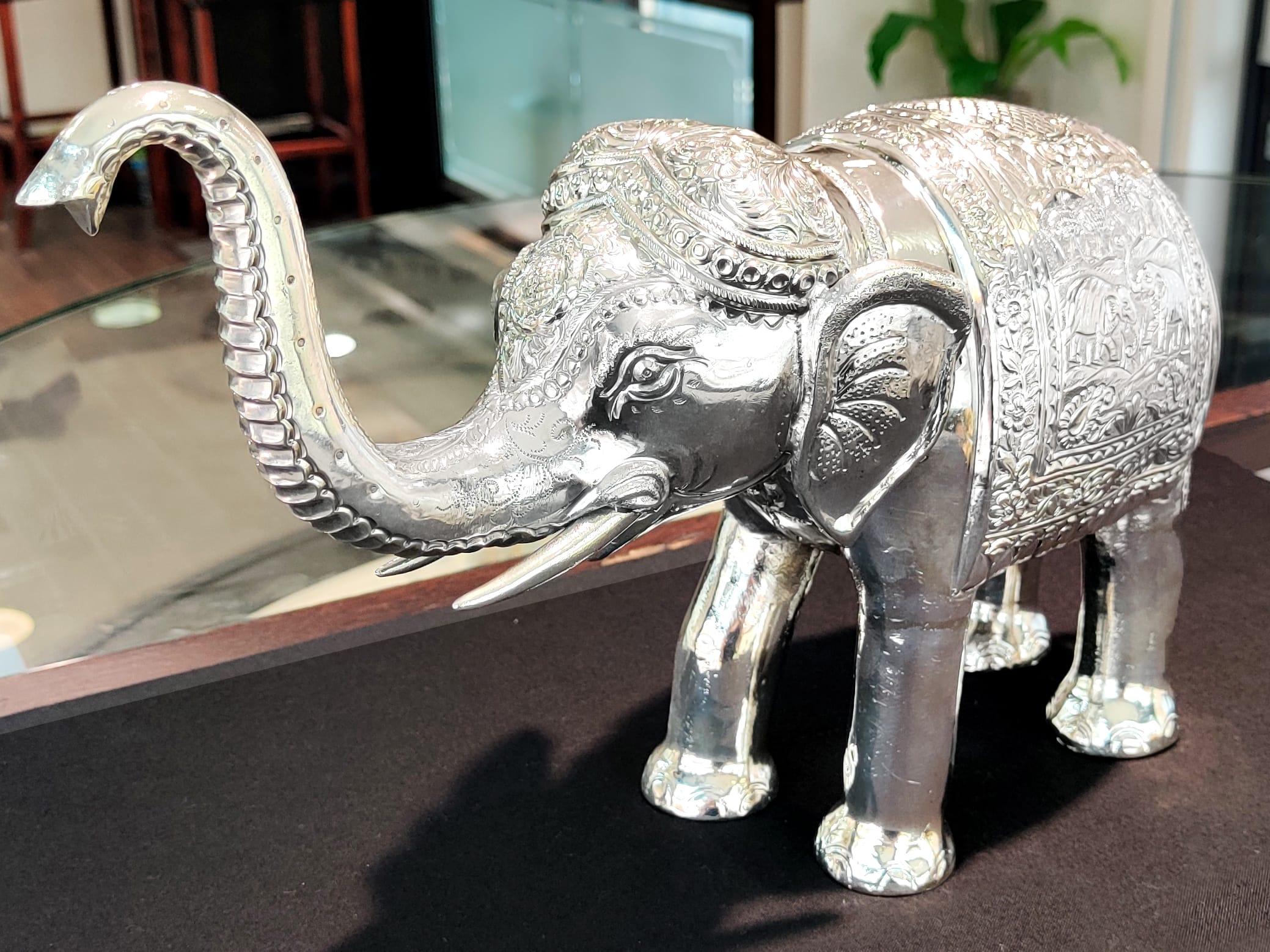 An exceptional, fine and impressive vintage Indian silver table ornament of an elephant; part of our ornamental silverware collection

This exceptional vintage Indian silver ornament has been realistically modelled in the form of an