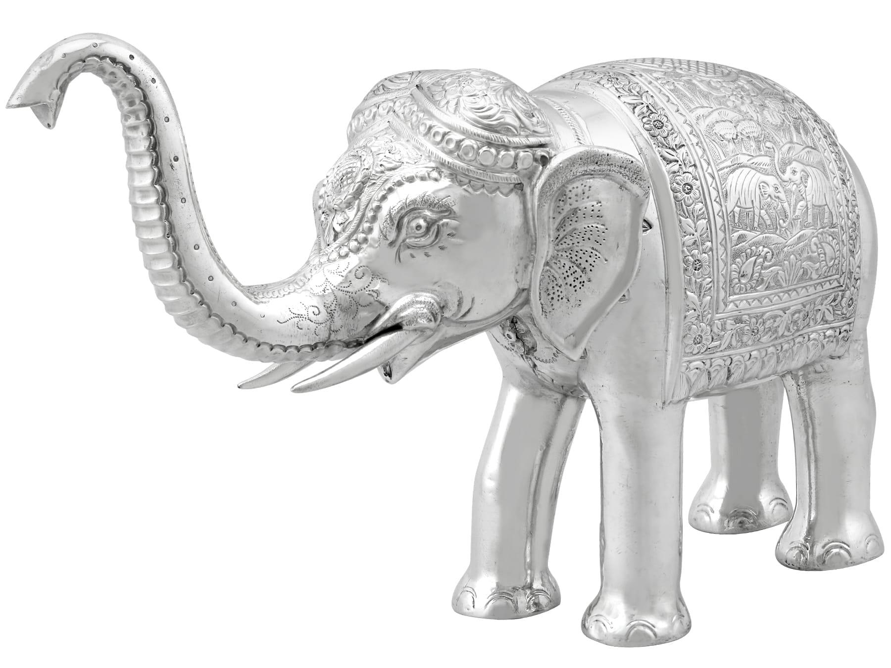Mid-20th Century Vintage Indian Silver Elephant Table Ornament For Sale