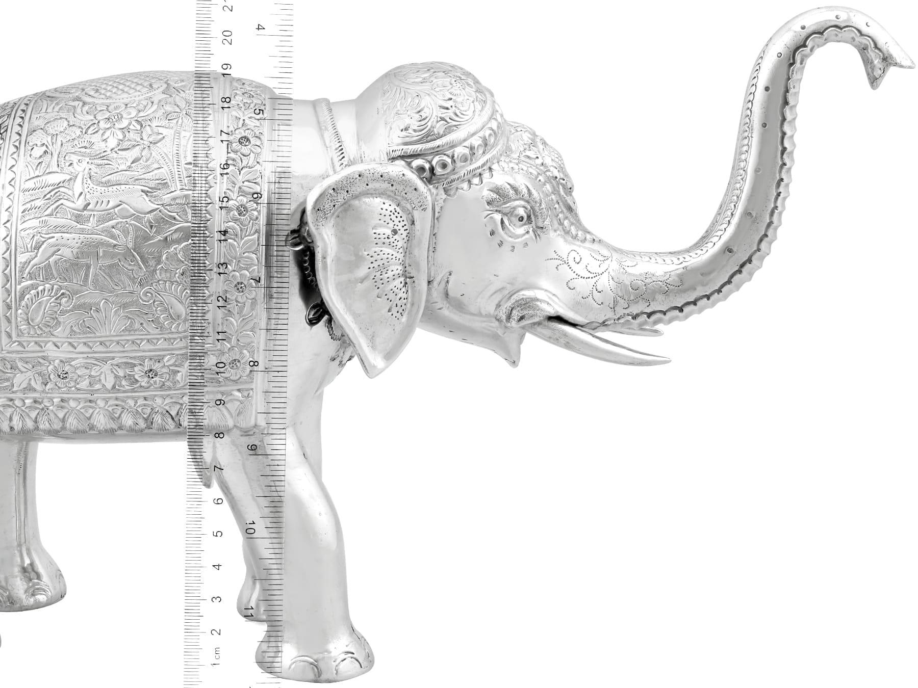 Vintage Indian Silver Elephant Table Ornament For Sale 2