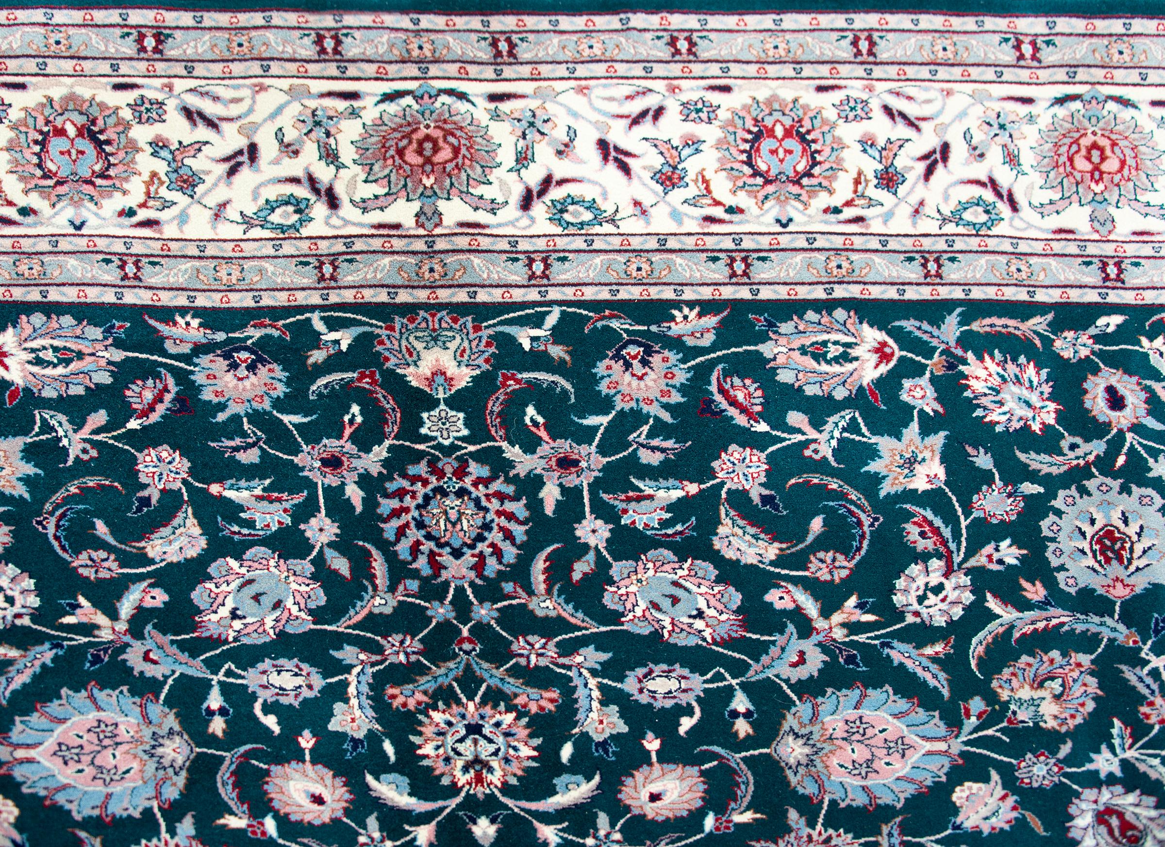Indischer Täbris-Teppich im Vintage-Stil im Angebot 2