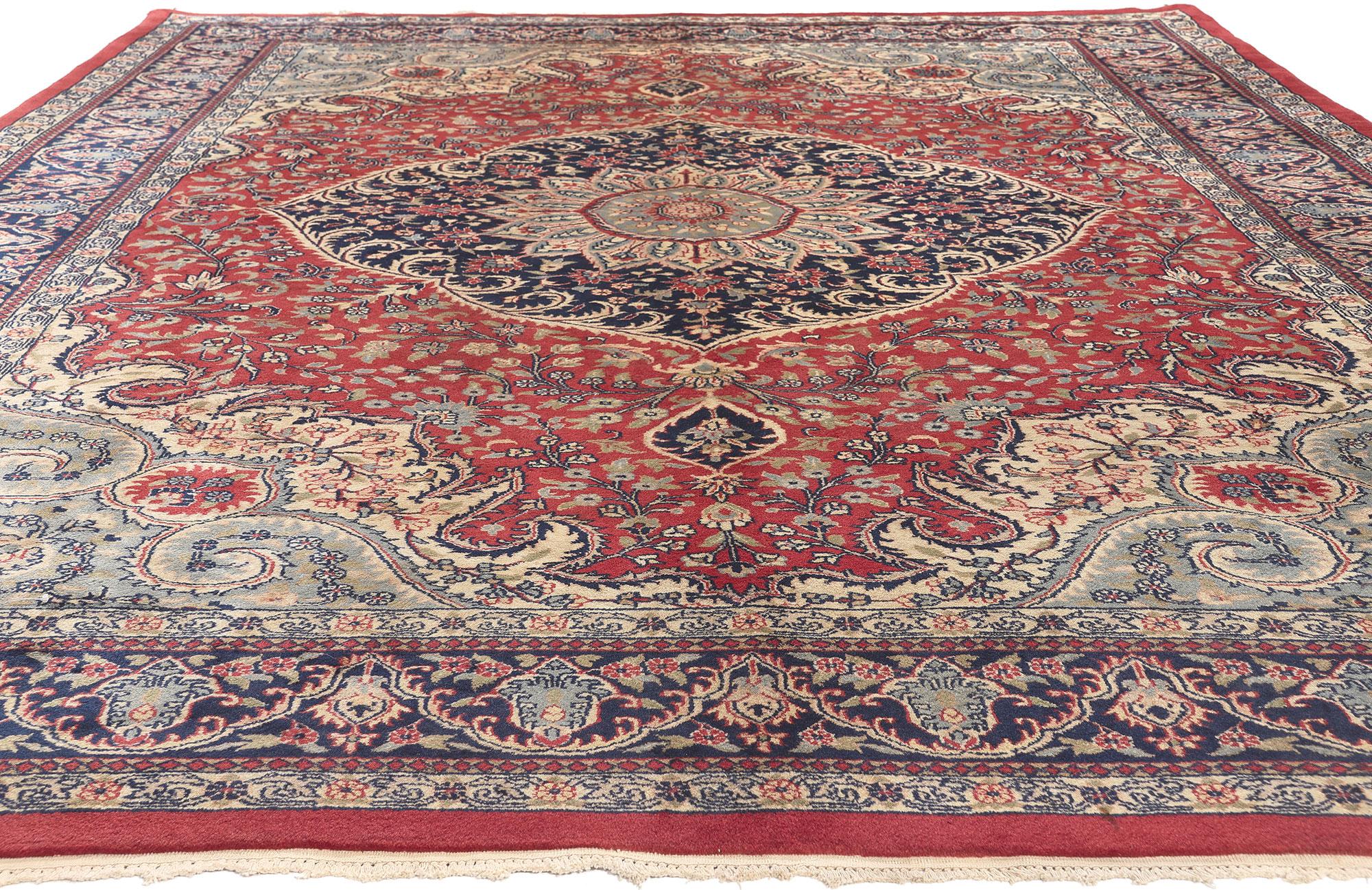 Indischer Täbris-Teppich im Vintage-Stil, Stately Decadence Meets Preppy Formality (Tabriz) im Angebot