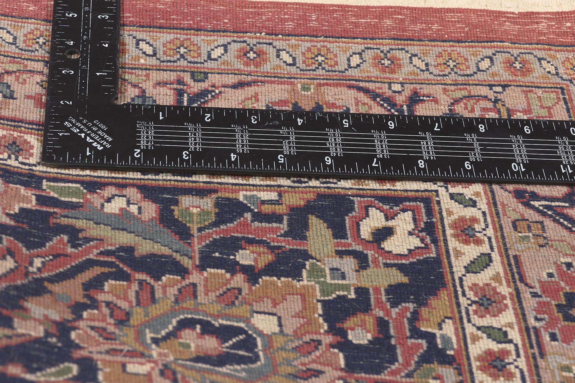 20ième siècle Tapis indien vintage de Tabriz, l'élégance intemporelle rencontre la sensibilité traditionnelle en vente