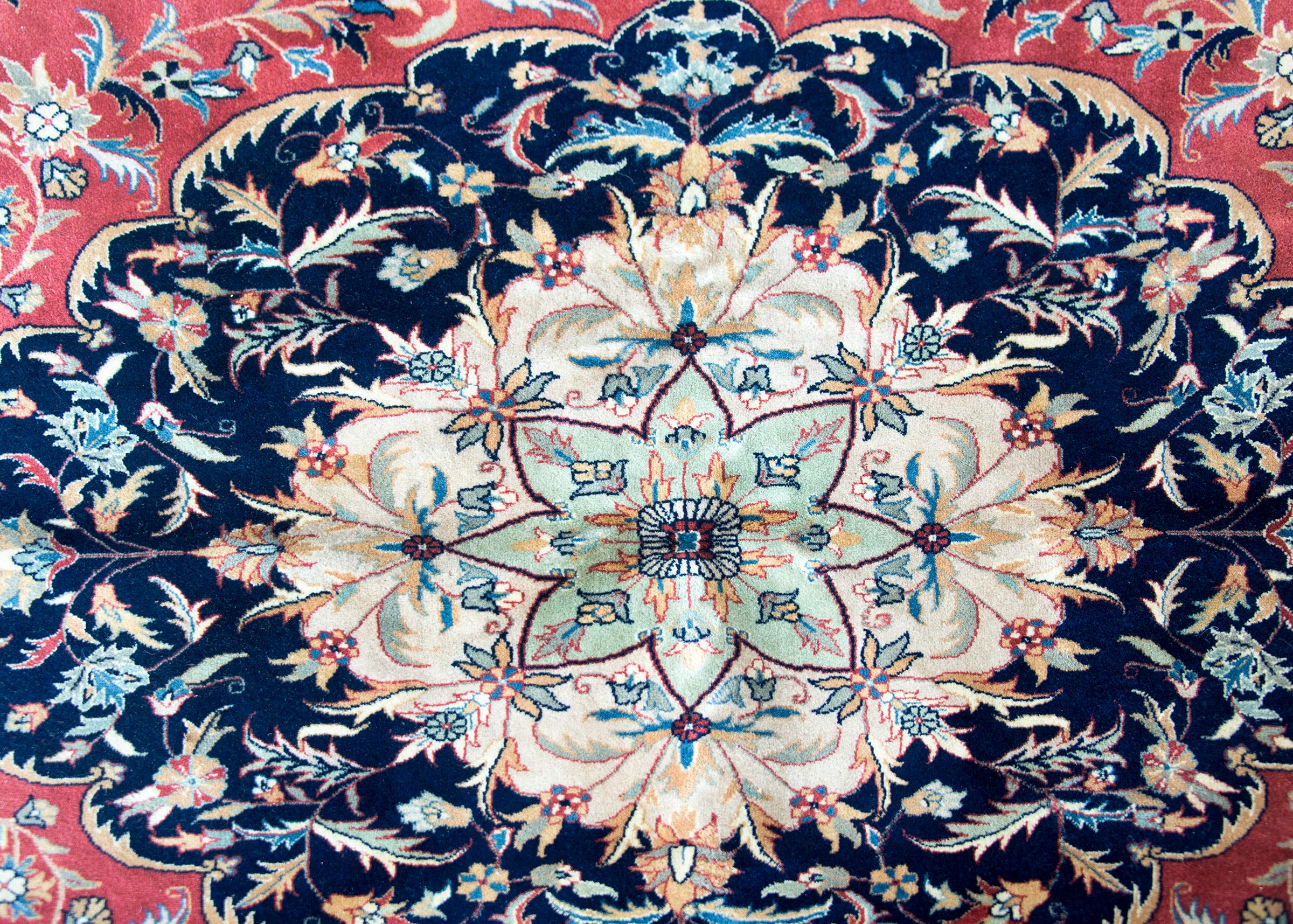 Indischer Vintage-Teppich im Täbris-Stil im Angebot 1