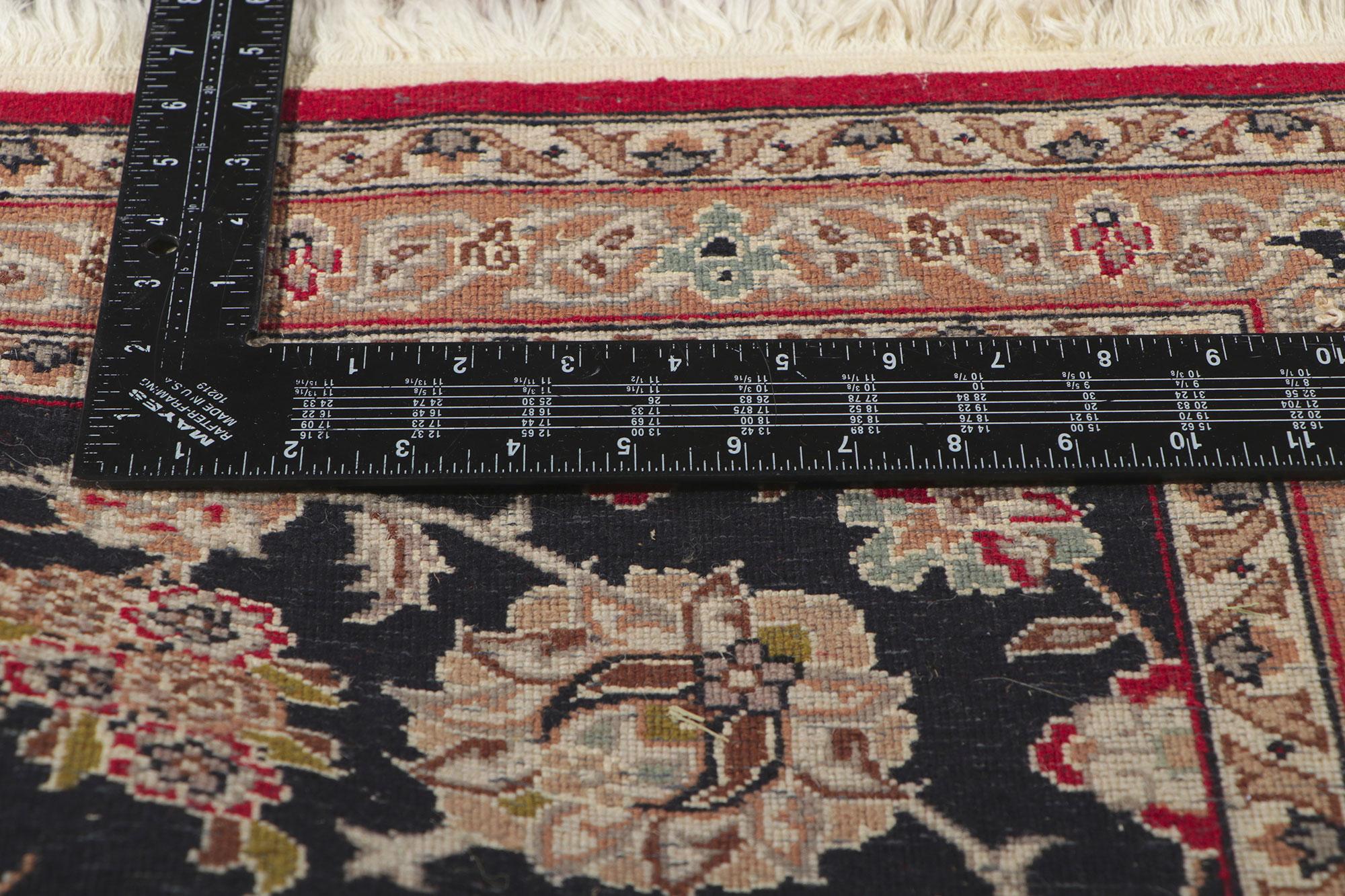 Indischer Tabriz-Teppich aus Wolle und Seide im Zustand „Gut“ im Angebot in Dallas, TX