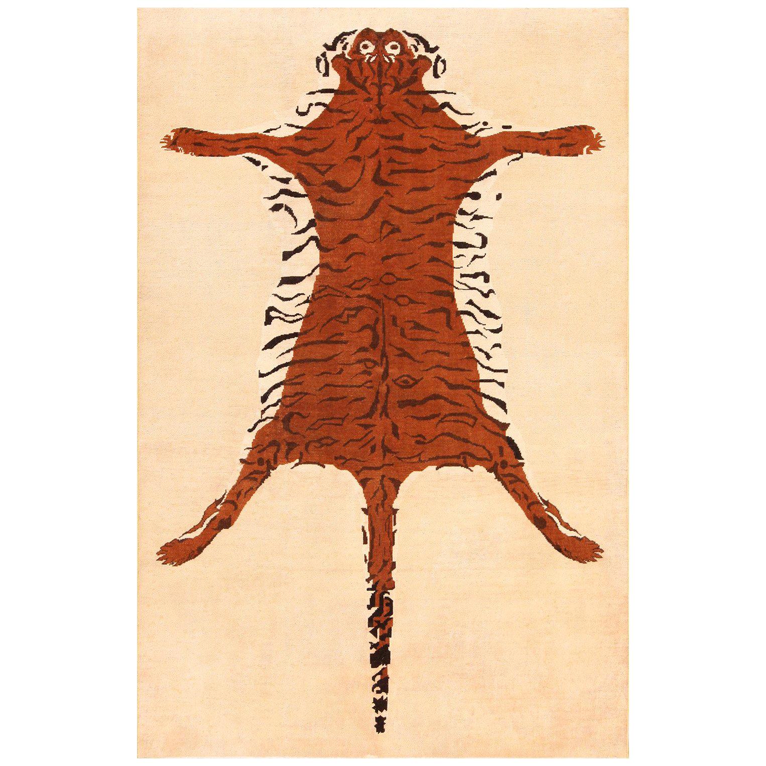 Vintage Indian Tiger Design Rug. Size: 5 ft 4 in x 8 ft (1.63 m x 2.44 m)