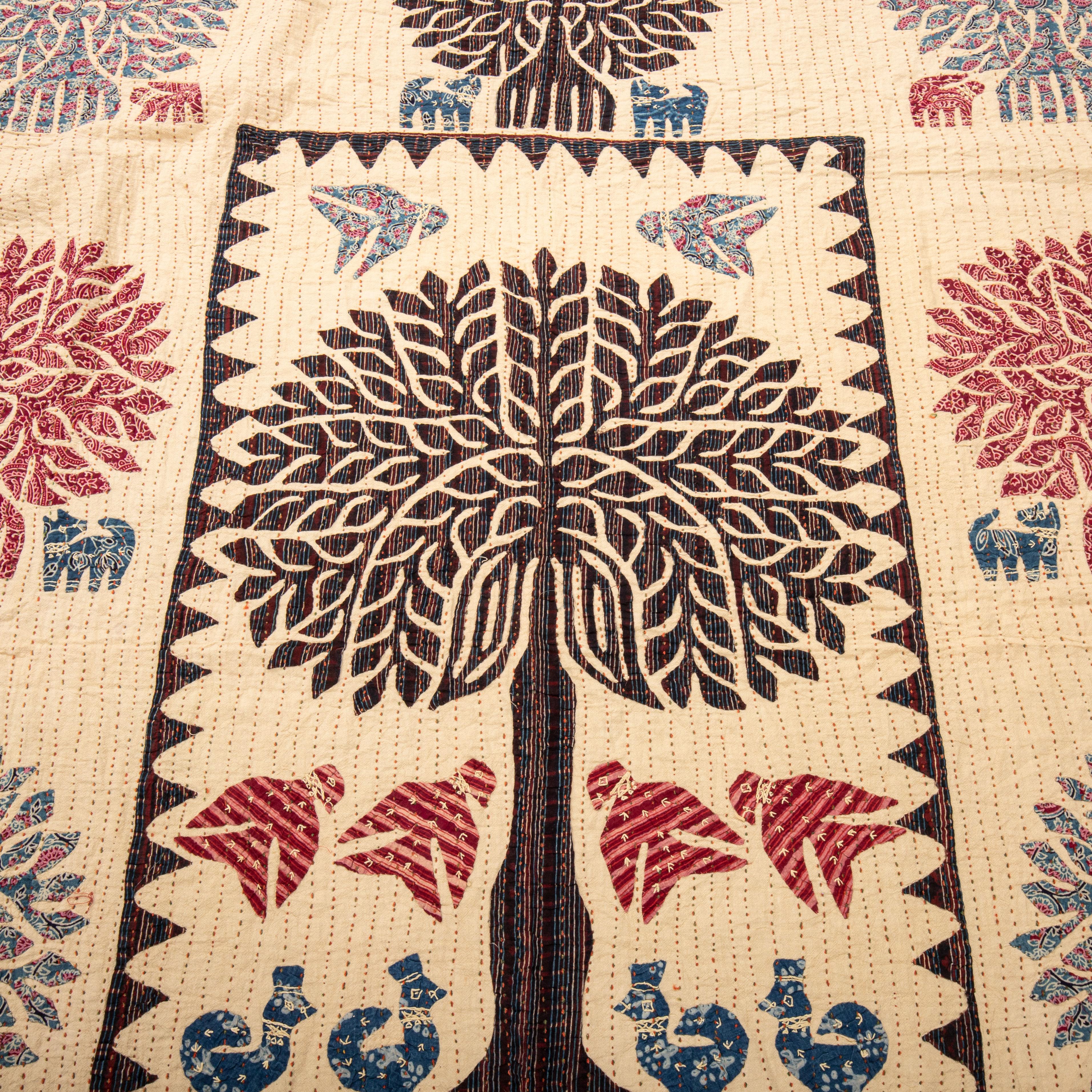 Vintage Indian Tree of Life Applique Kantha Quilt In Good Condition For Sale In Istanbul, TR