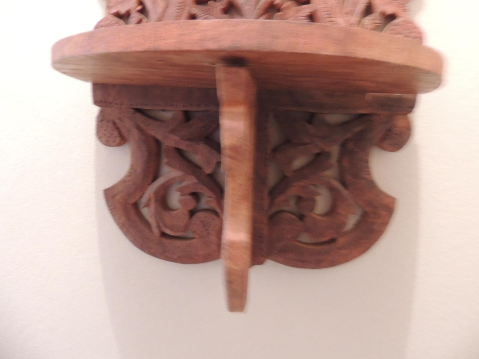 Indiano Staffa da parete Foldes in legno indiano intagliato d'epoca