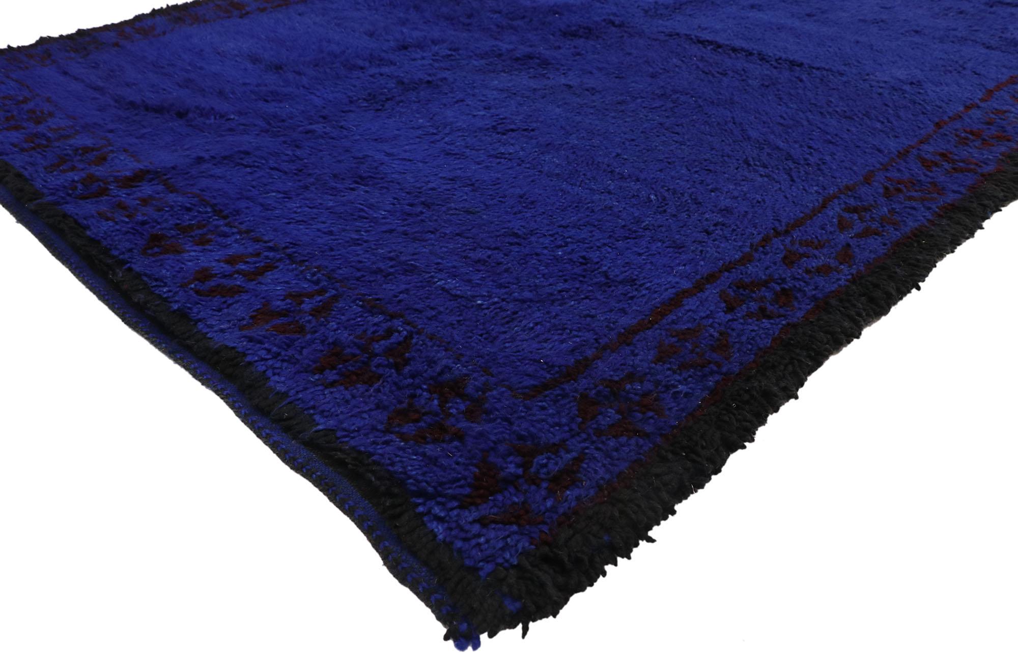 21061, vintage Indigo Beni M'Guild Moroccan rug, Berber blue Moroccan carpet. This hand knotted wool vintage Indigo Beni M'Guild Moroccan rug emanates function and versatility with its shaggy pile and modern vibes while staying true to the authentic