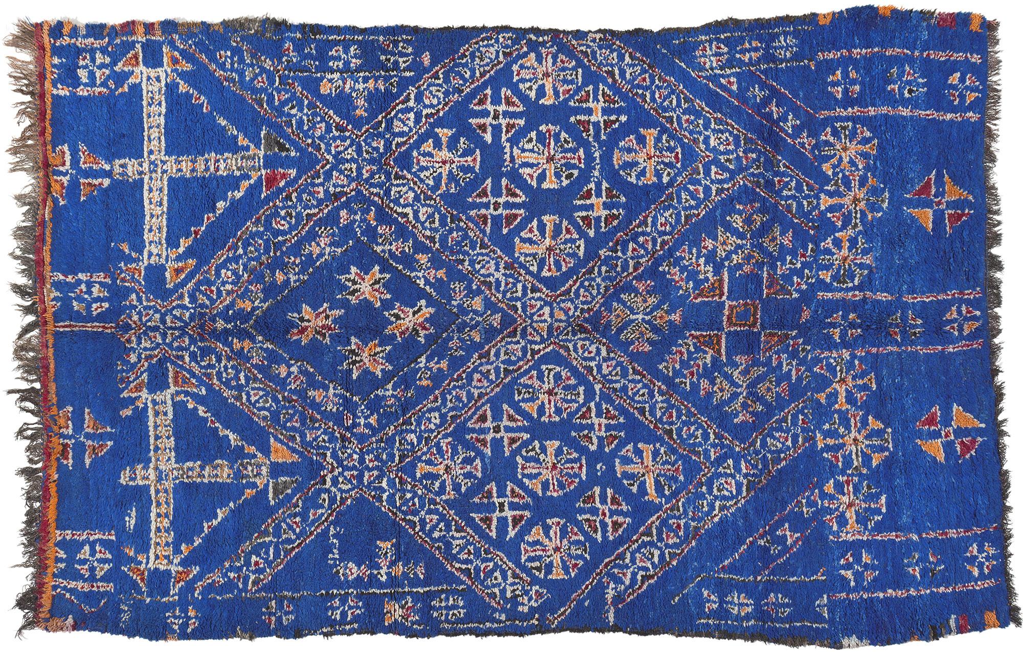 Marokkanischer blauer Beni MGuild-Teppich im Vintage-Stil, Stammeskunst-Enchantment Meets Cozy Nomad im Angebot 3