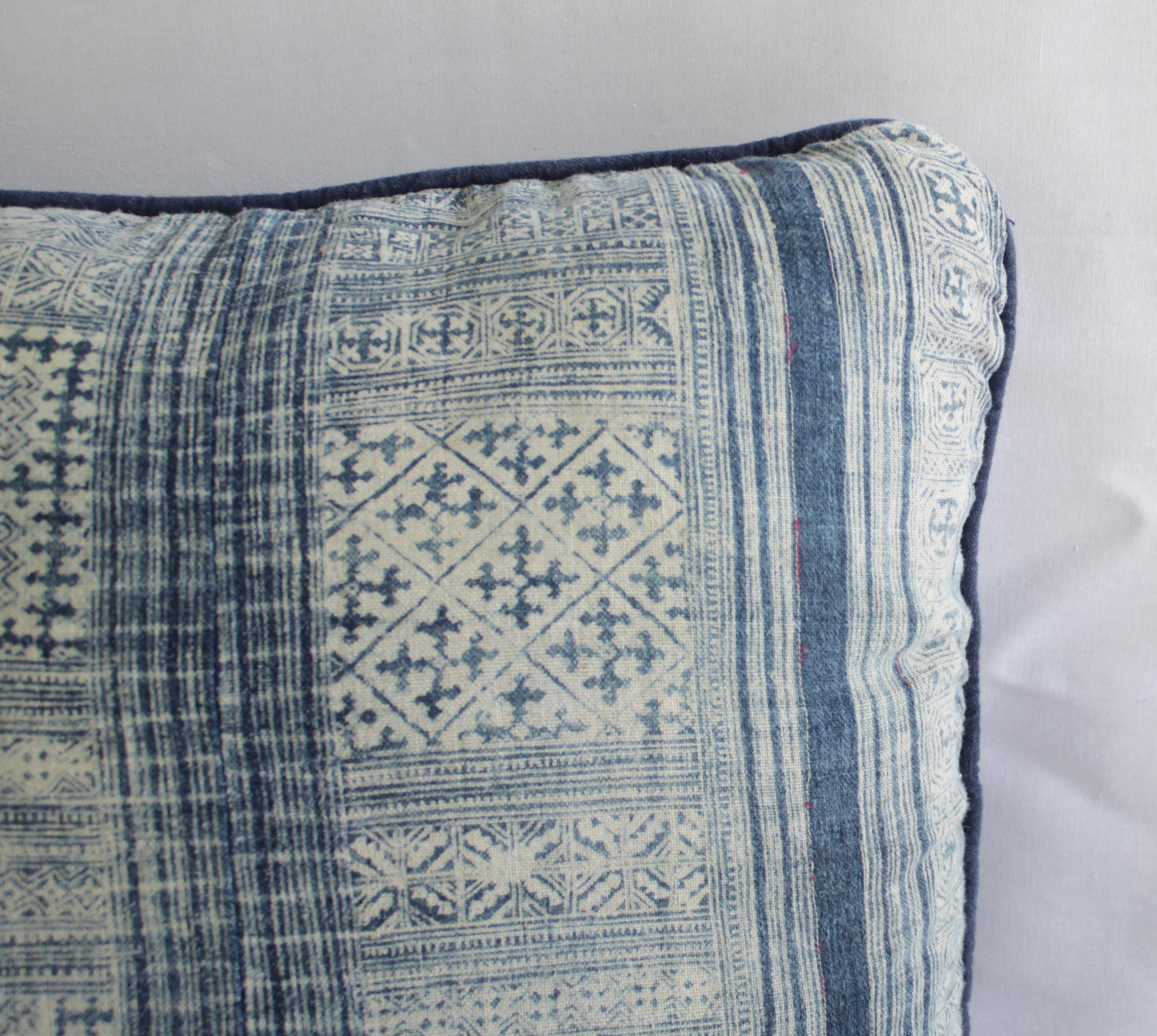 Vintage Indigo Blue and White Batik Pattern Pillow In Good Condition In Brea, CA
