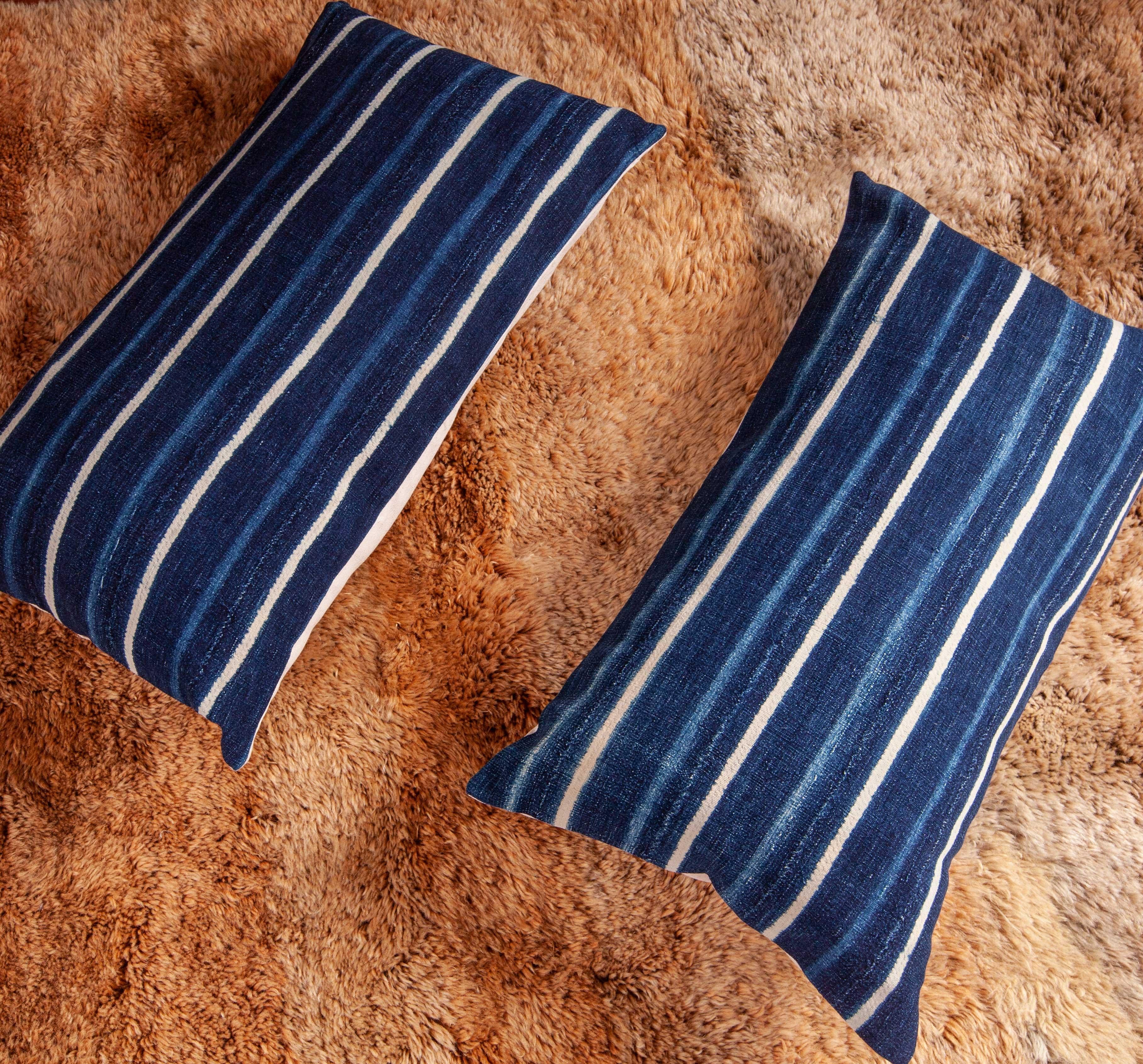 Vintage Indigo Pillow / Cushion Covers Fashioned from a Cloth from Mali Africa In Good Condition In Istanbul, TR