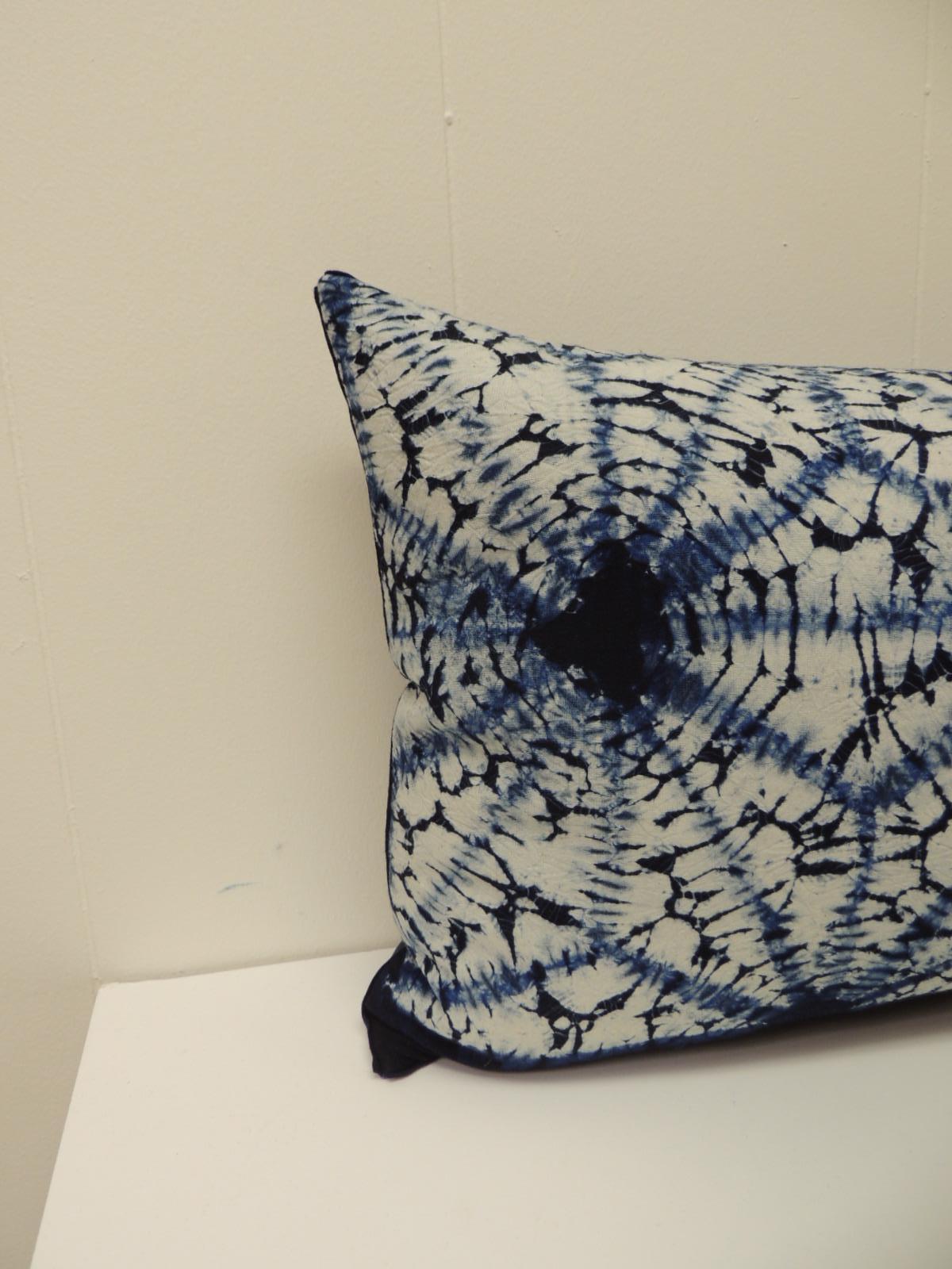 Vintage Indigo and White African Resist-dye Textile Decorative Pillow
Square pillow with navy blue linen backing and small dark blue decorative trim all around made from the same vintage textile.
Decorative pillows handmade and designed in the USA.