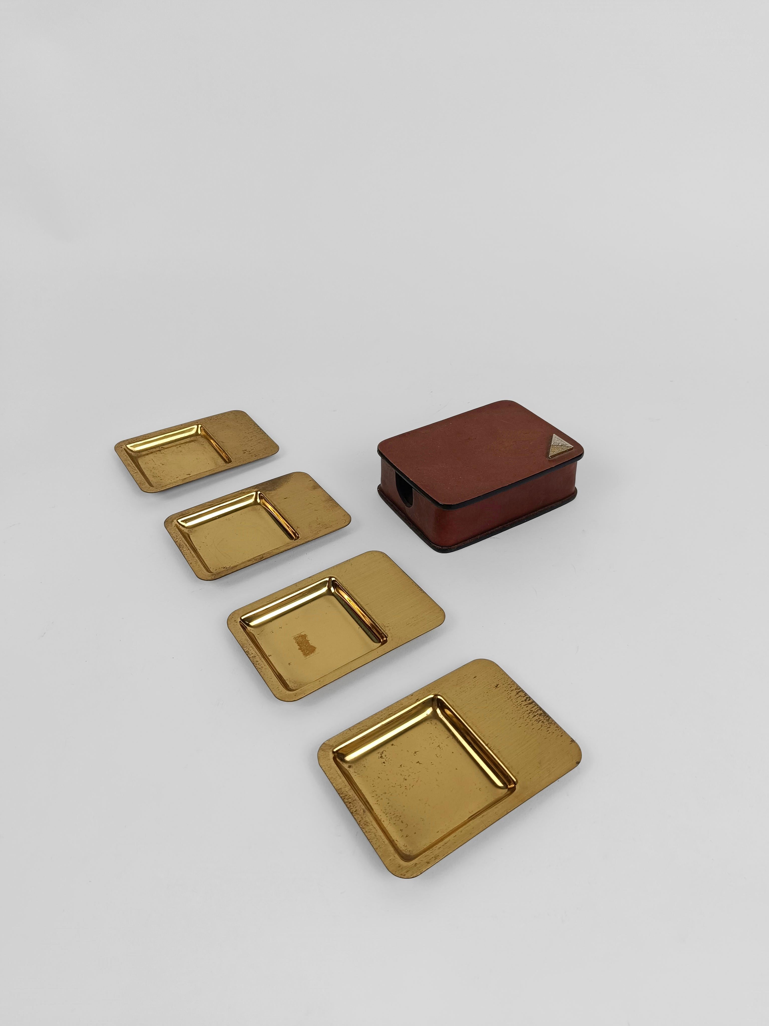 Vintage Individual Ashtrays set in gilded metal and Italian Leather For Sale 5