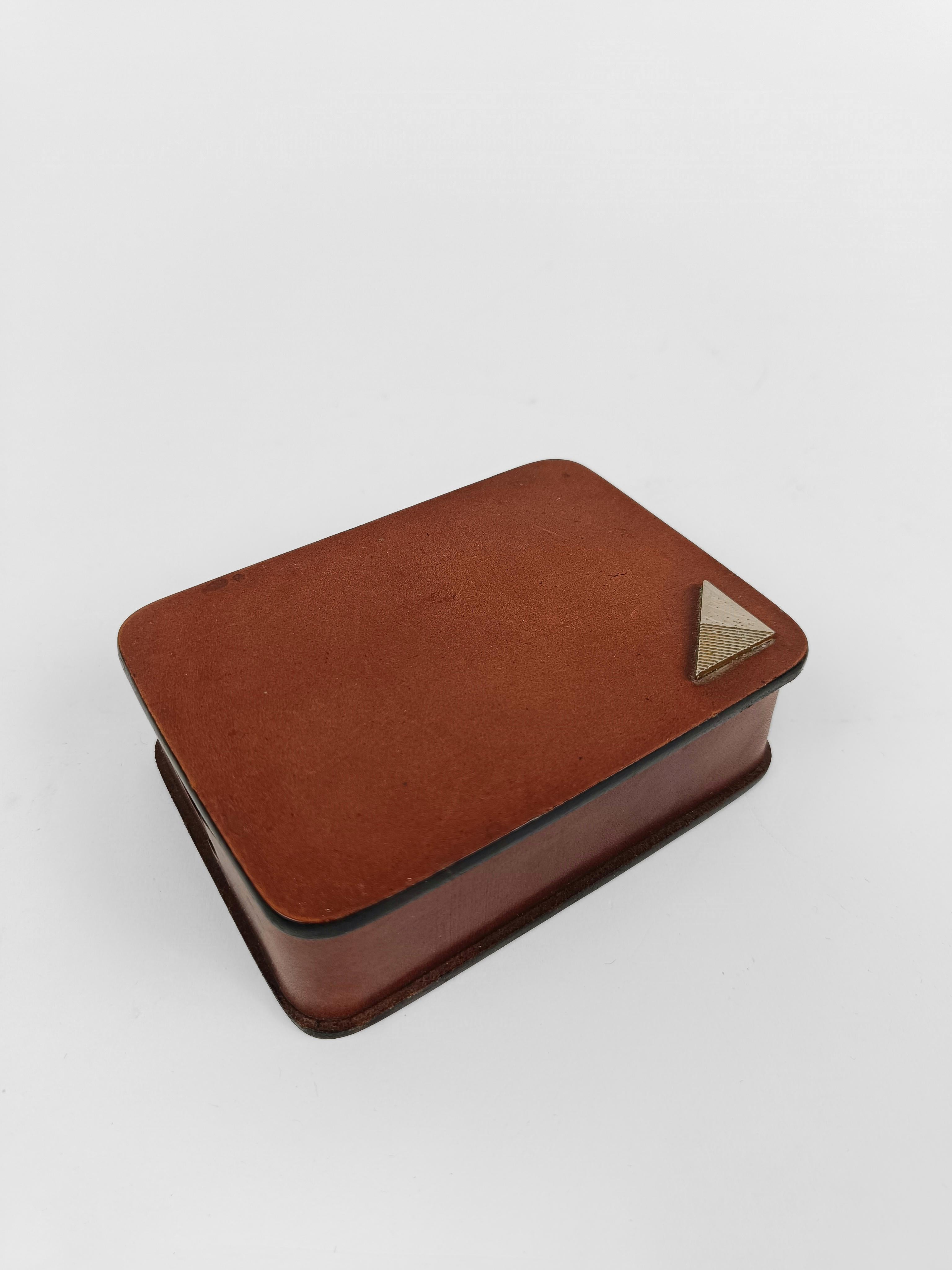 Mid-Century moderno Posacenere individuali vintage in metallo dorato e pelle italiana in vendita