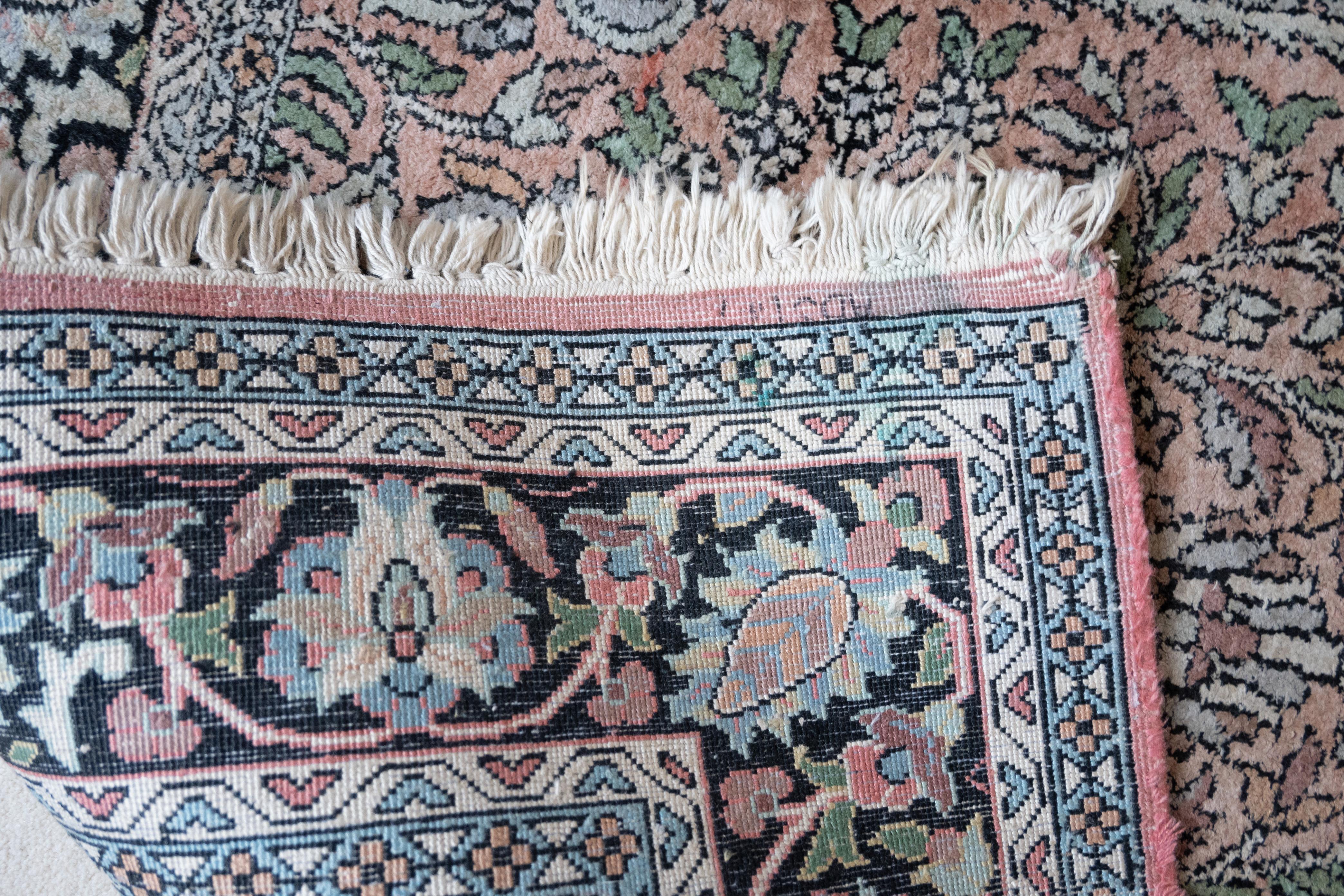 Vintage Indo Persian Mihrab Prayer Rug C.1970

Indian prayer rug of Persian design, the pink mihrab filled with
abundantly floral sprays a black floral border; 
150cm x 94cm

In very good condition commensurate with age.