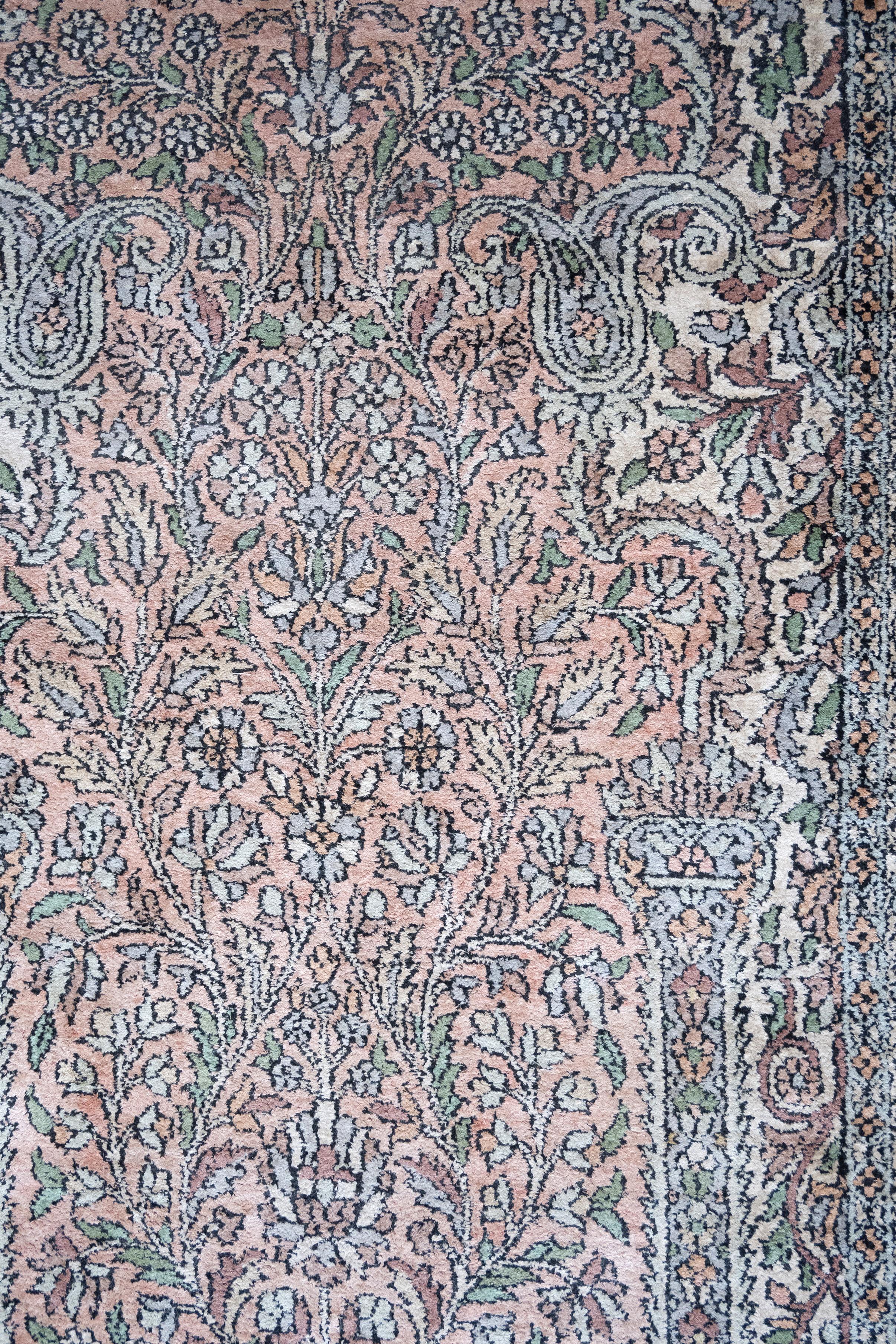 Vintage Indo Persian Rug 153 x 94 c Pink, Black, Blue C.1970 In Good Condition For Sale In London, GB