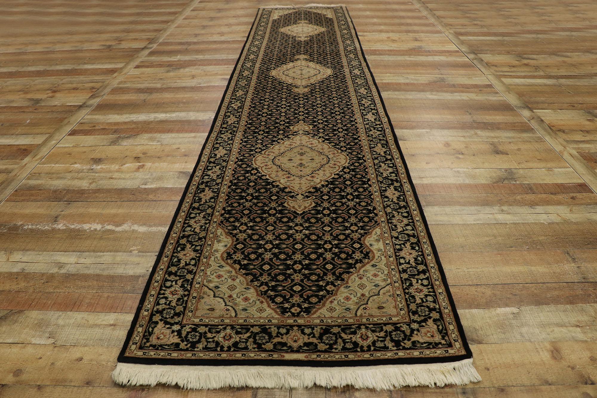 Tapis de couloir indien vintage persan de style Tabriz en vente 1