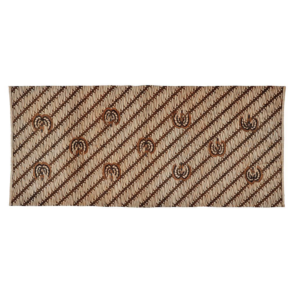 Vintage Indonesian Kain Batik Tulis Parang, Jogja(Yogyakarta), Java 1940.
Peinture en réserve de cire dessinée à la main par canting sur coton d'un motif royal Parang Keris traditionnel d'un couteau brisé en diagonale représentant le courage et la