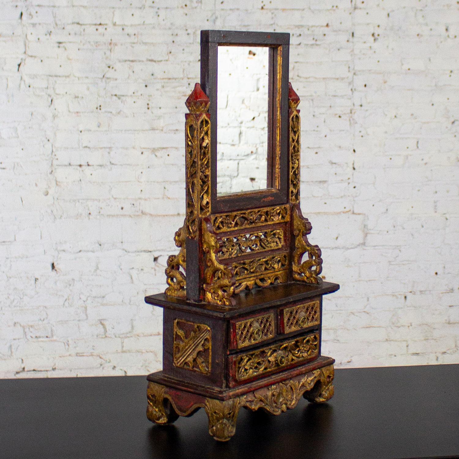 Joyero de sobremesa o espejo de tocador vintage indonesio madurano con cofre Dorado en venta
