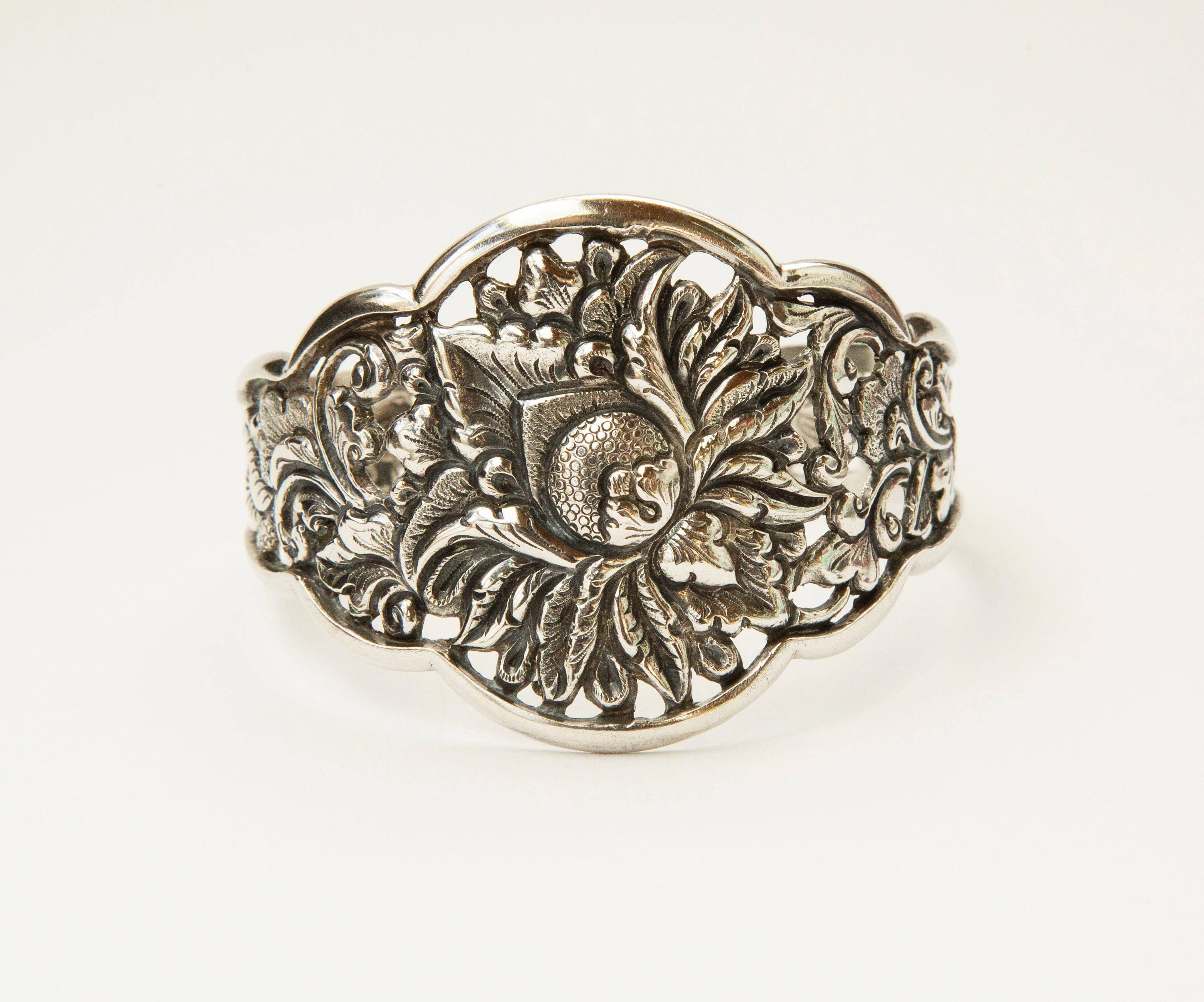 Art Deco Vintage Indonesian Silver 800 Cuff Bracelet with Floral Decor CA. 1930s For Sale