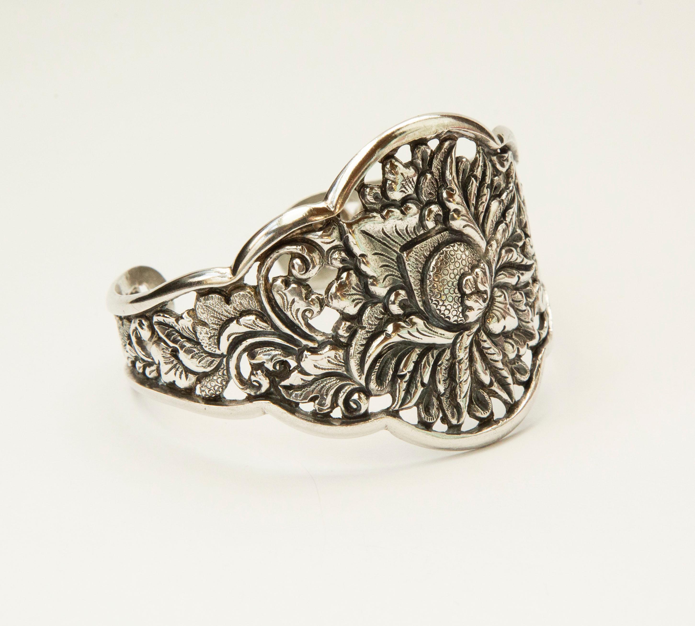 Women's or Men's Vintage Indonesian Silver 800 Cuff Bracelet with Floral Decor CA. 1930s For Sale