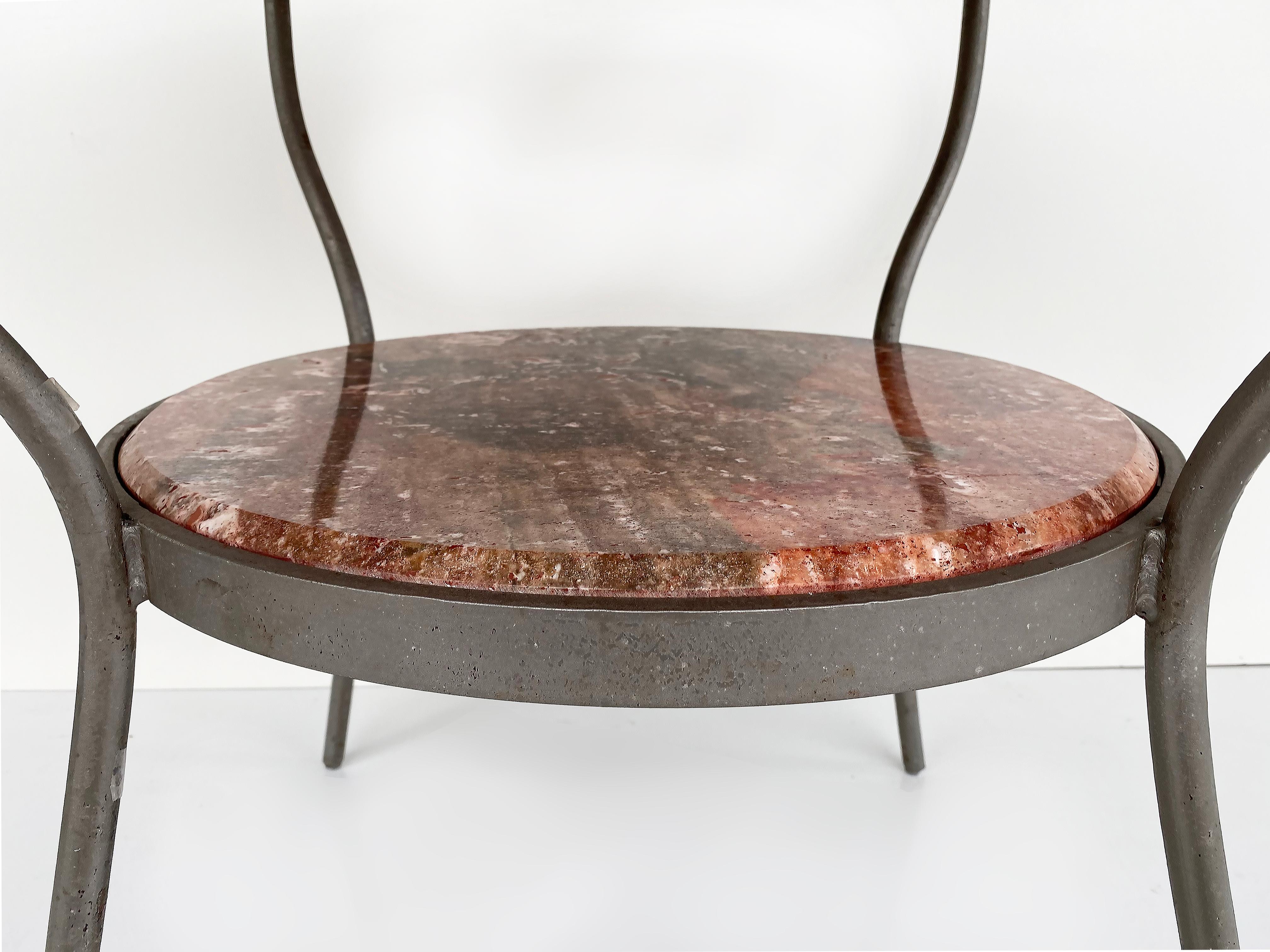 Tables d'appoint vintage industrielles à 2 niveaux avec structure en métal et plateau en marbre, paire en vente 2