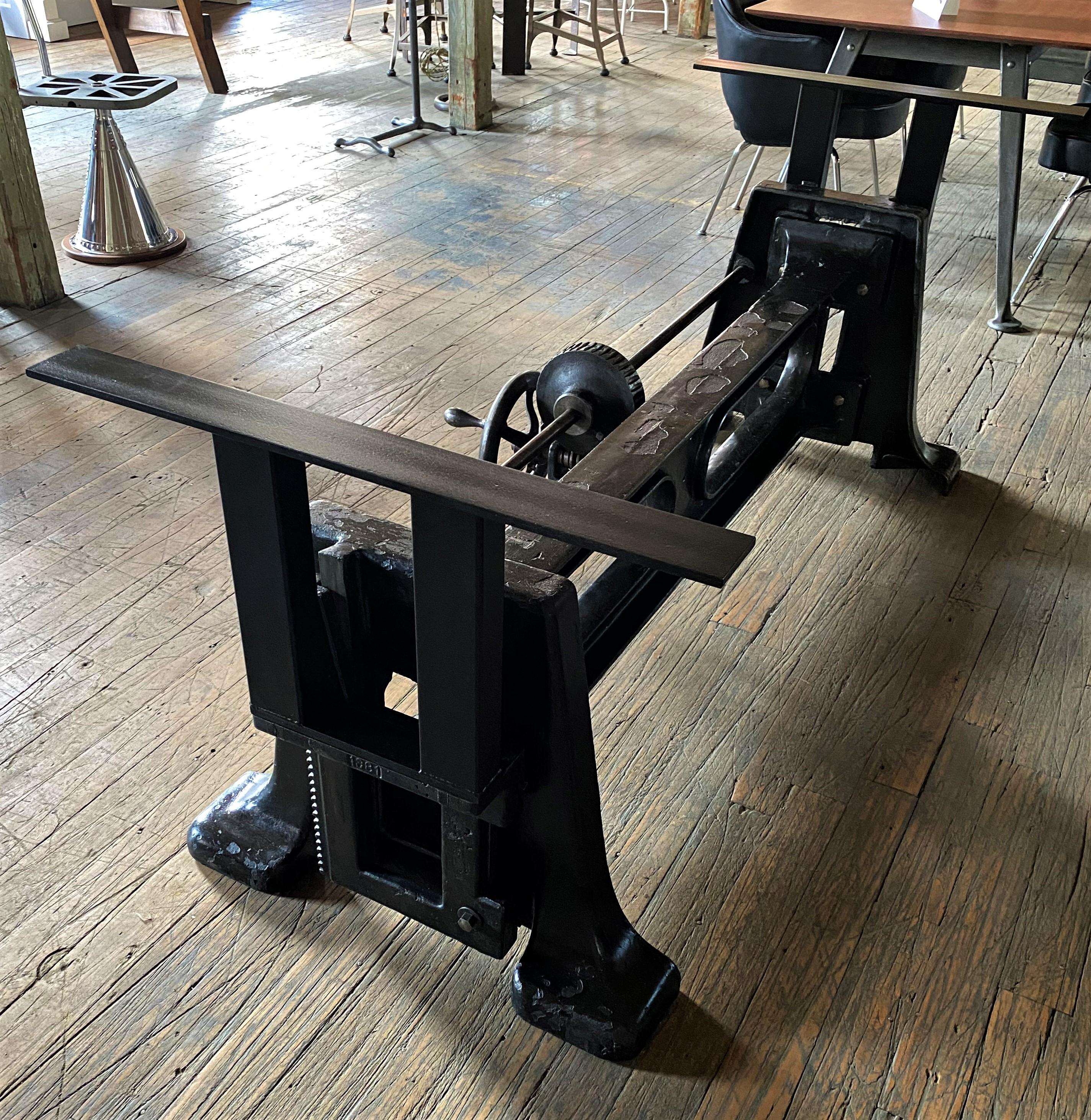 Vintage Industrial Adjustable Table In Good Condition In Oakville, CT