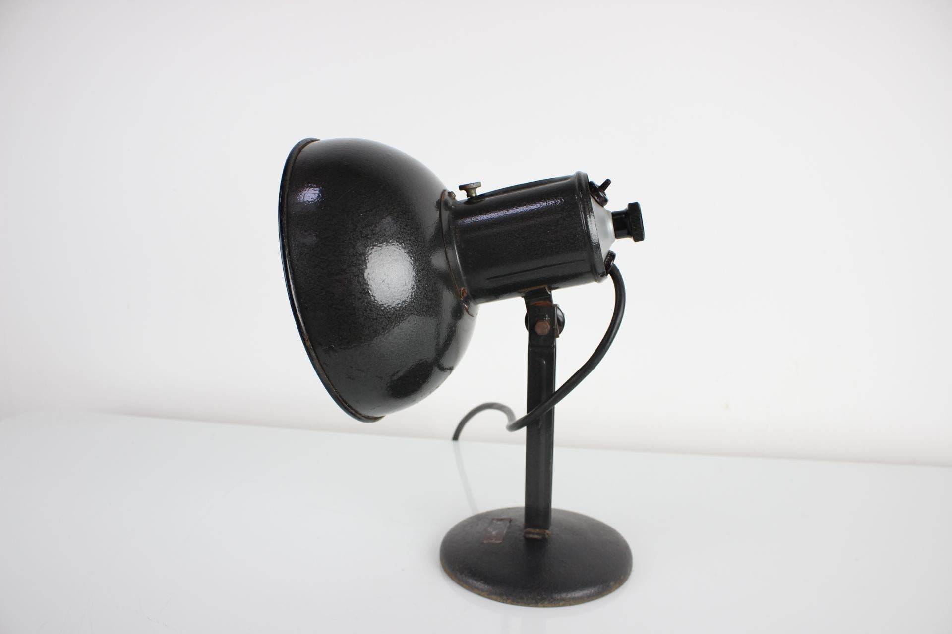 Vintage Industrial Adjustable Table Lamp, 1950's In Good Condition For Sale In Praha, CZ
