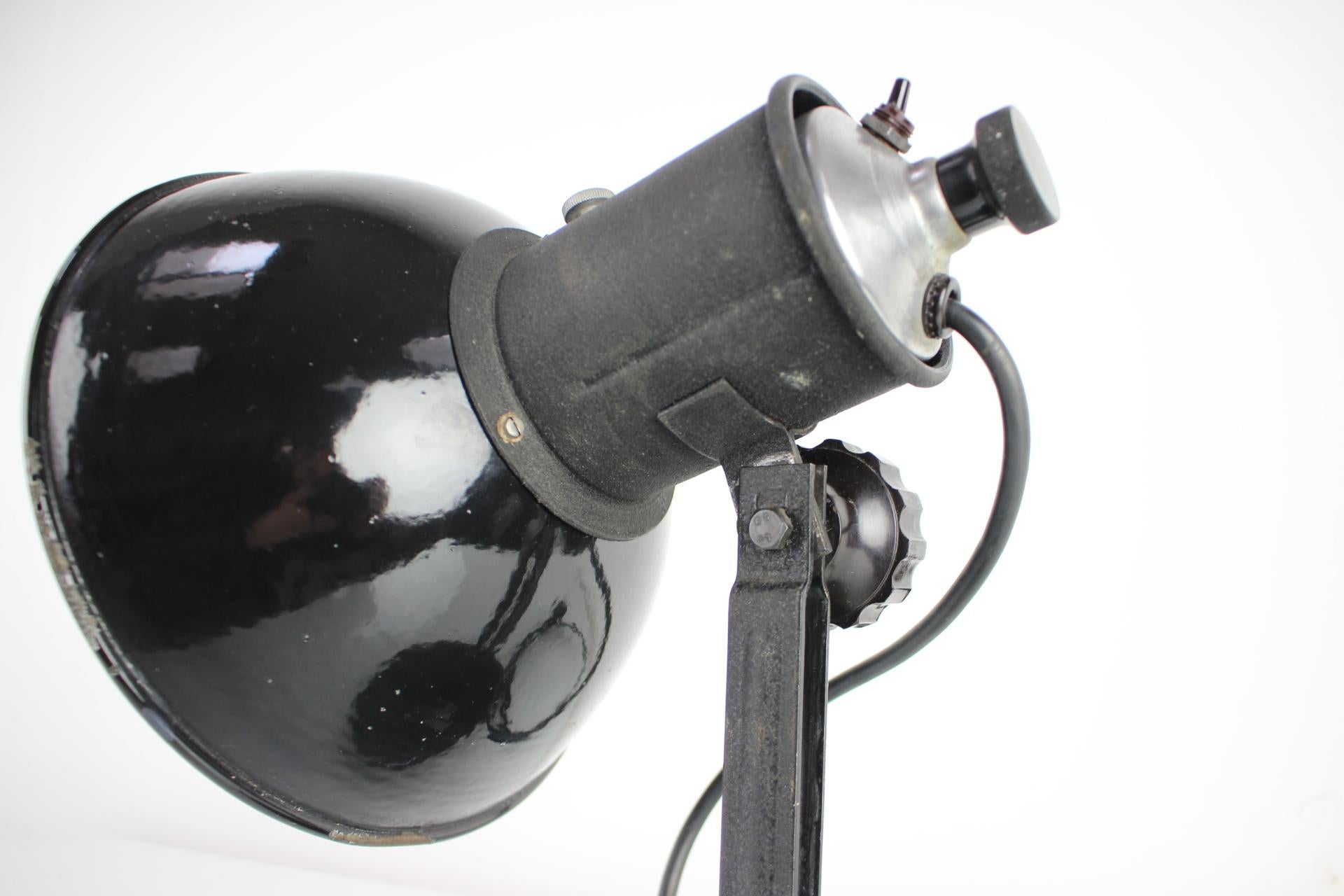 Verstellbare Industrie-Tischlampe, 1950er-Jahre (Mitte des 20. Jahrhunderts) im Angebot