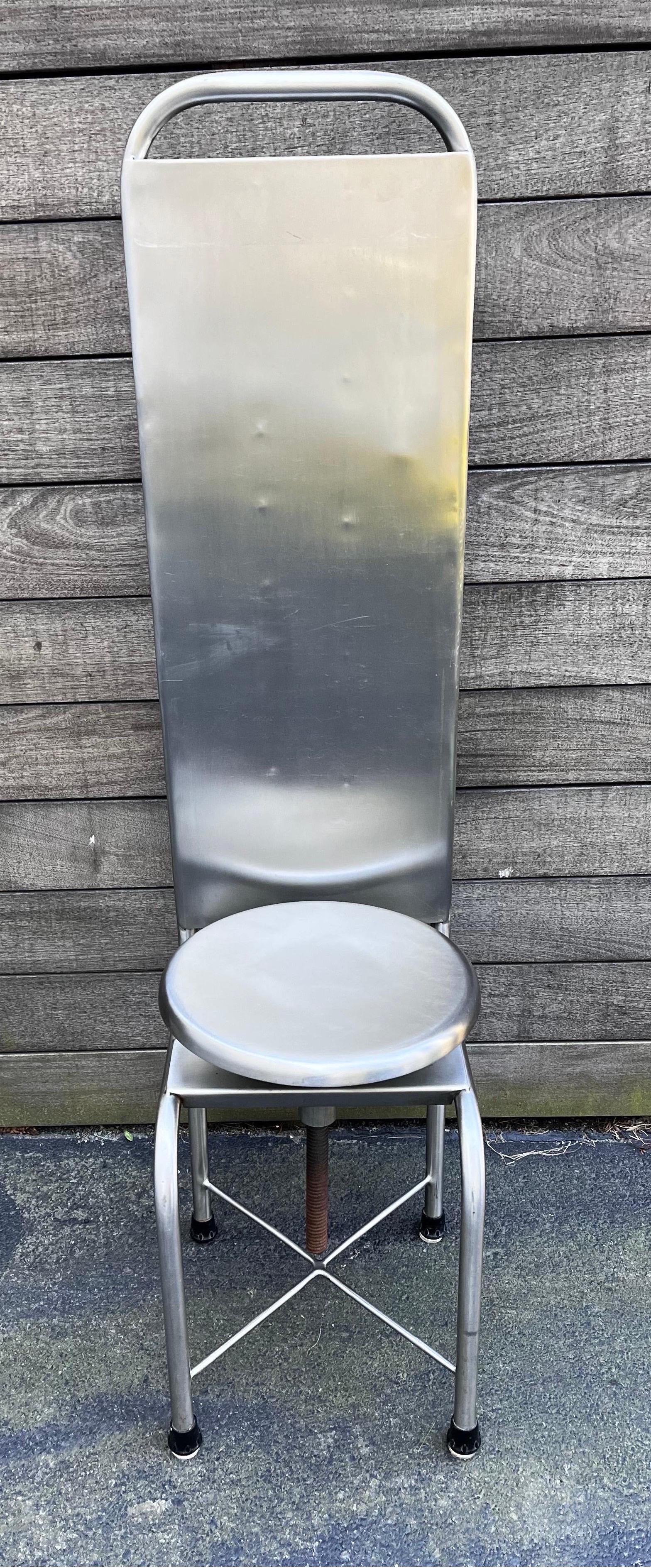 Silla médica giratoria con respaldo alto de la era industrial vintage finales del siglo XX en venta