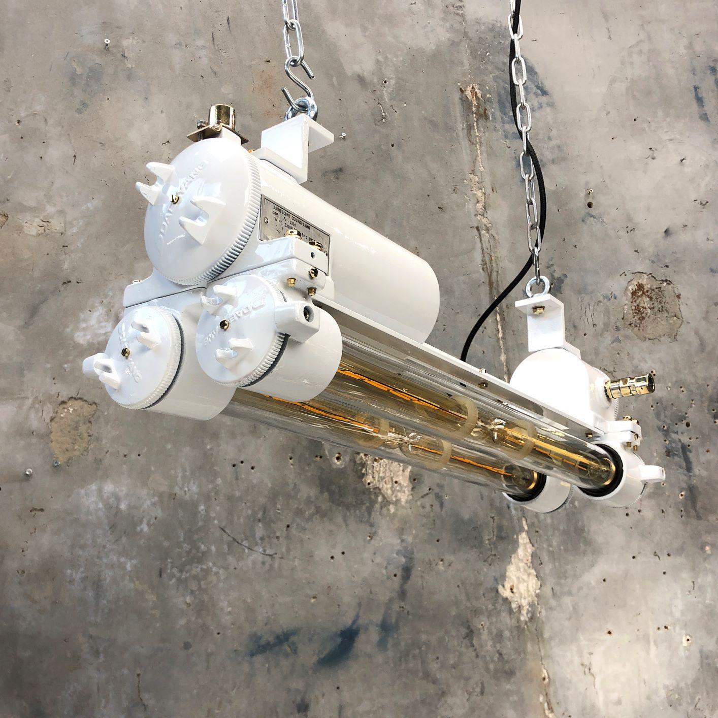 Plafonnier LED industriel vintage en aluminium et laiton flammé, blanc en vente 11