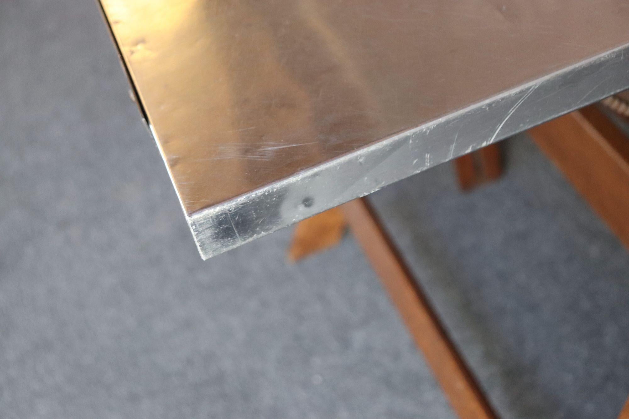 Table de fabrication industrielle Anco Bilt en fonte et chêne avec surface en acier en vente 5