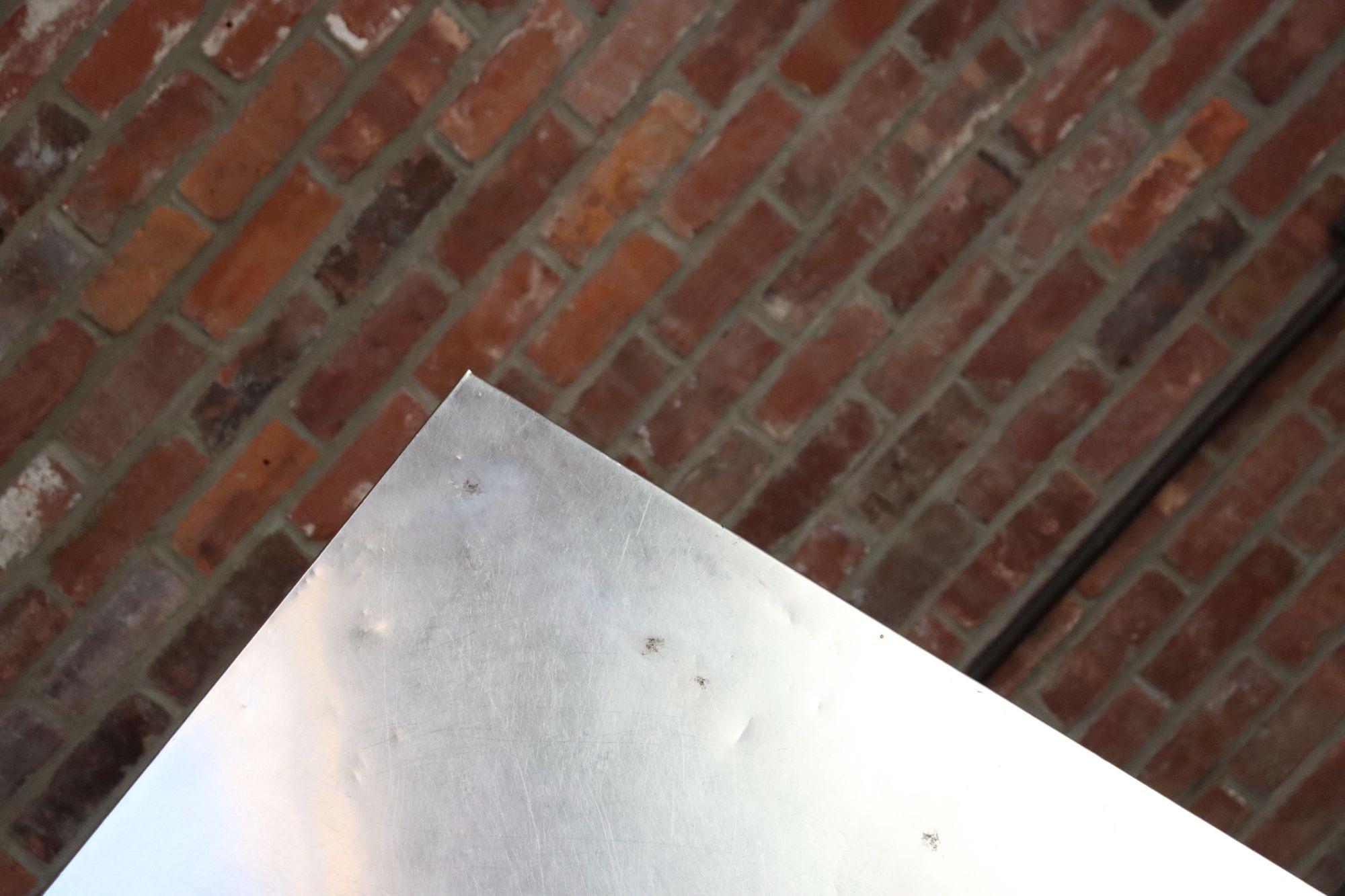 Table de fabrication industrielle Anco Bilt en fonte et chêne avec surface en acier en vente 7